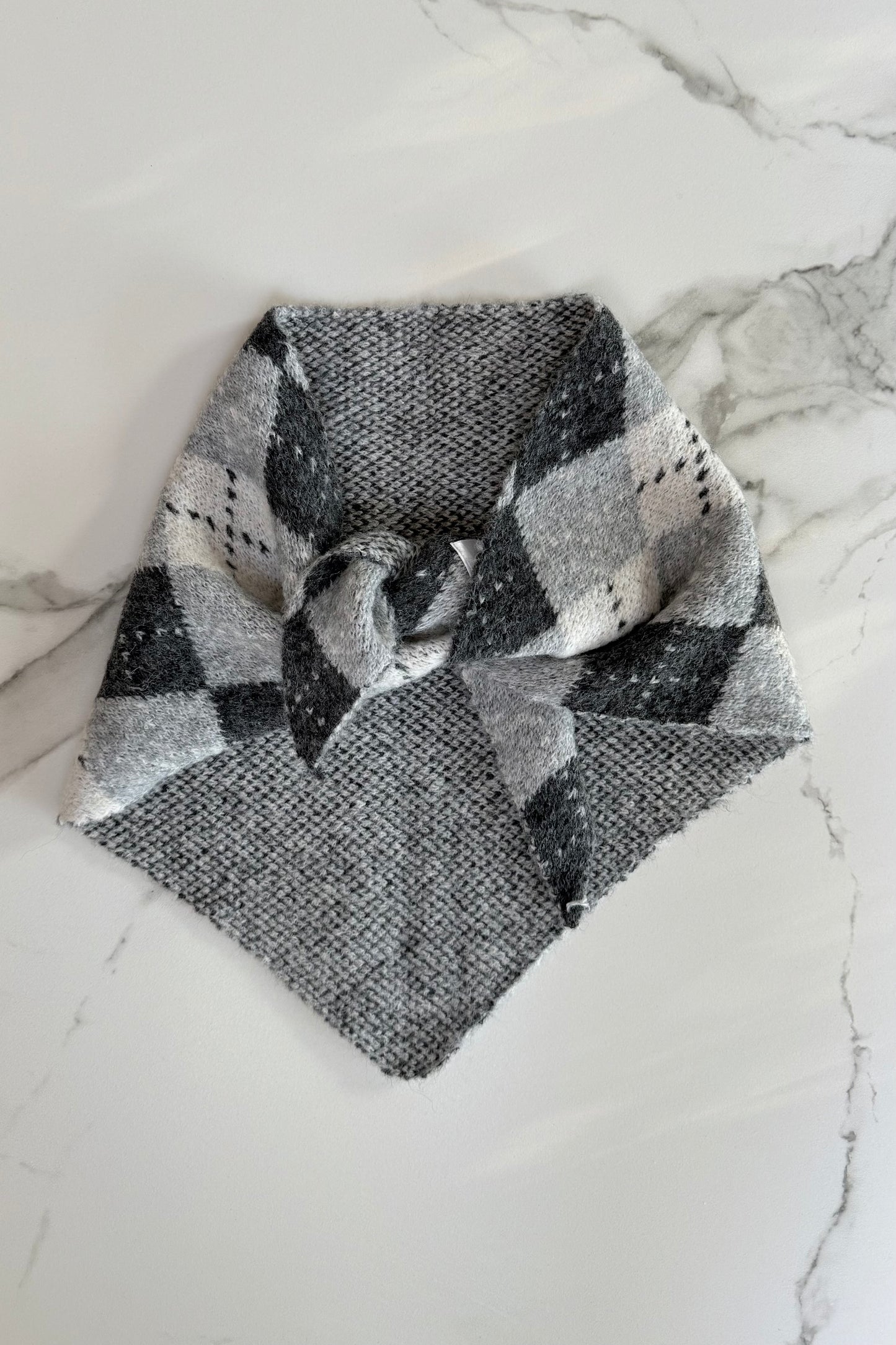 Argyle Triangle Scarf -Grey