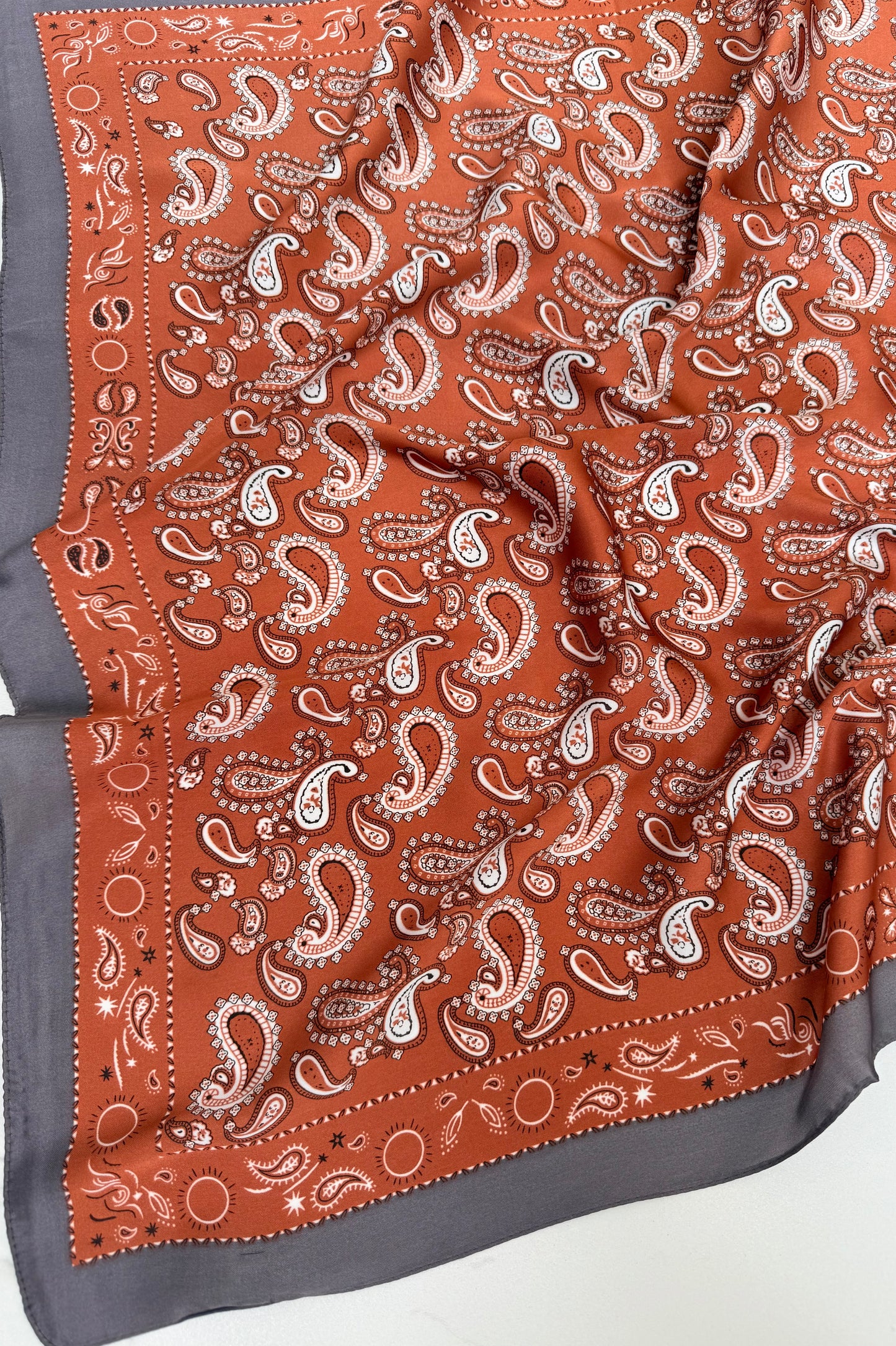 Vilja Scarf -Rust Paisley