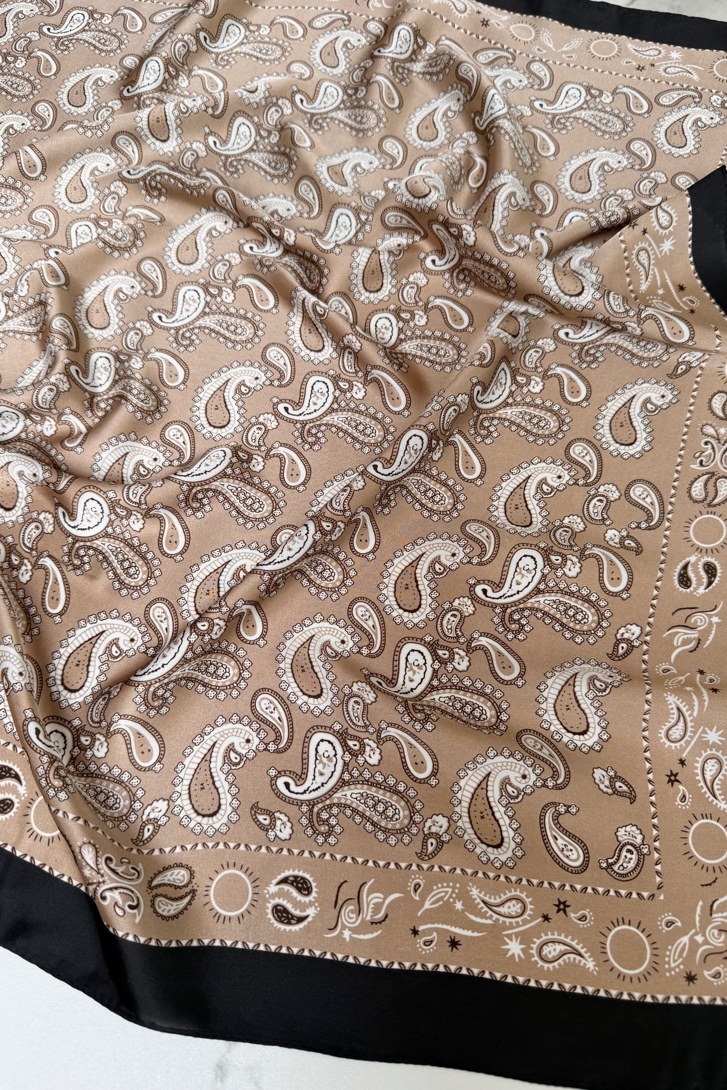 Vilja Scarf -Beige Paisley