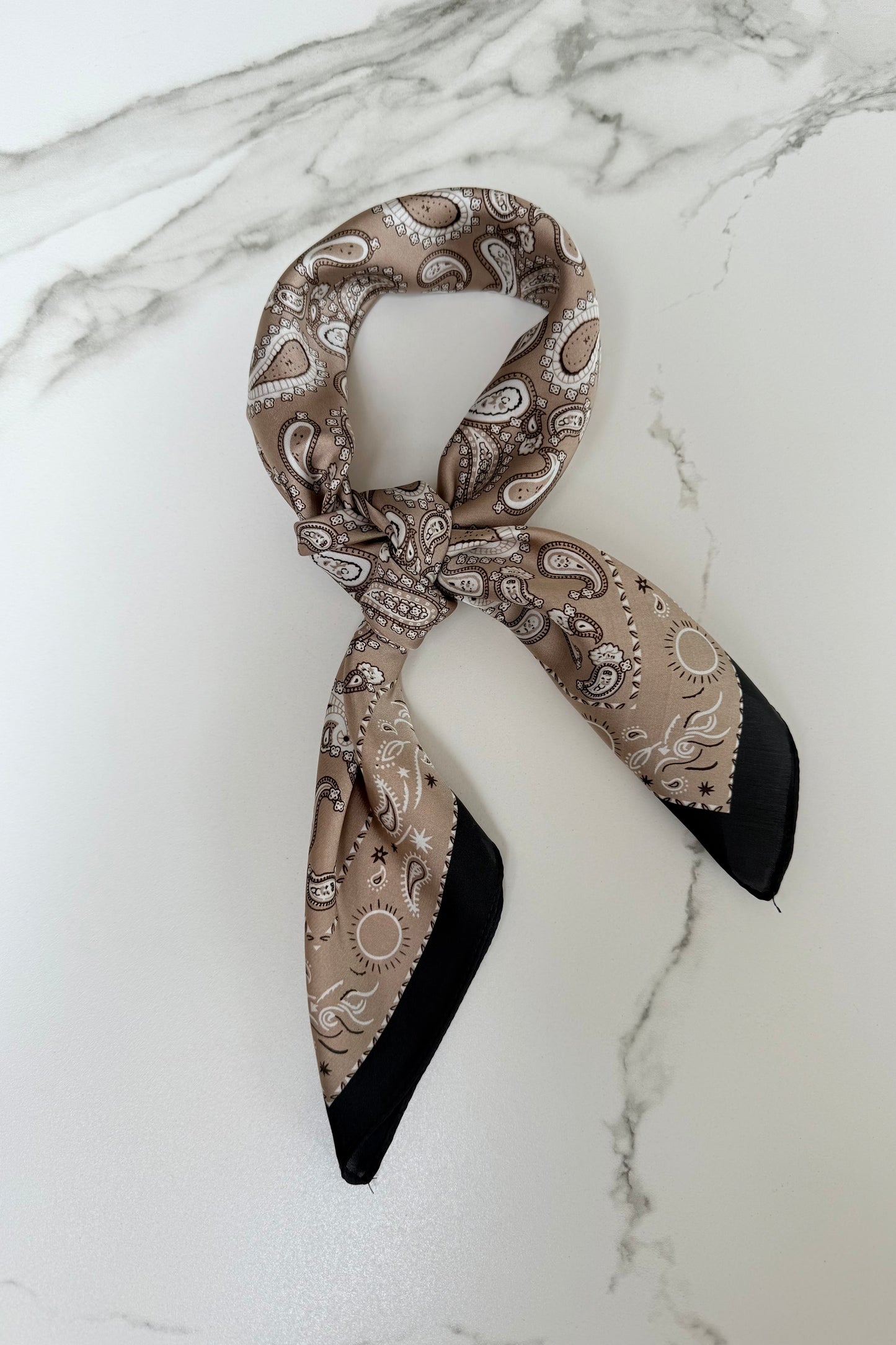 Vilja Scarf -Beige Paisley