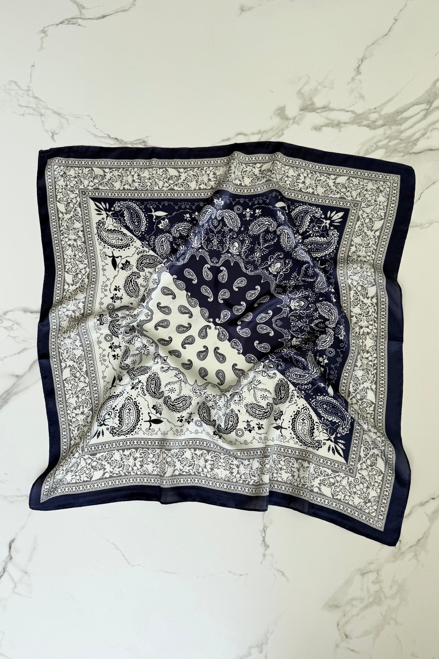Vilja Scarf -Navy/White
