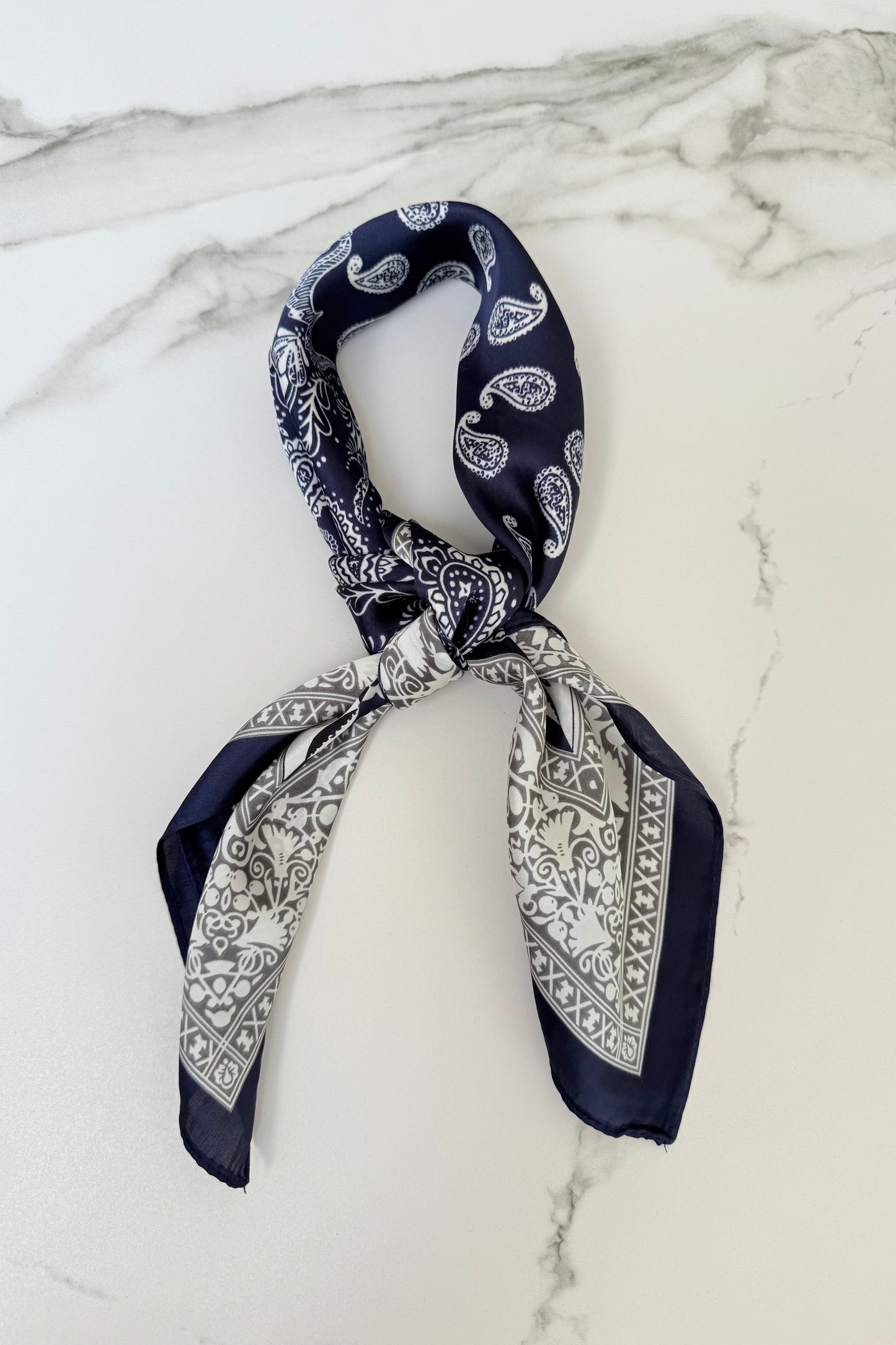 Vilja Scarf -Navy/White