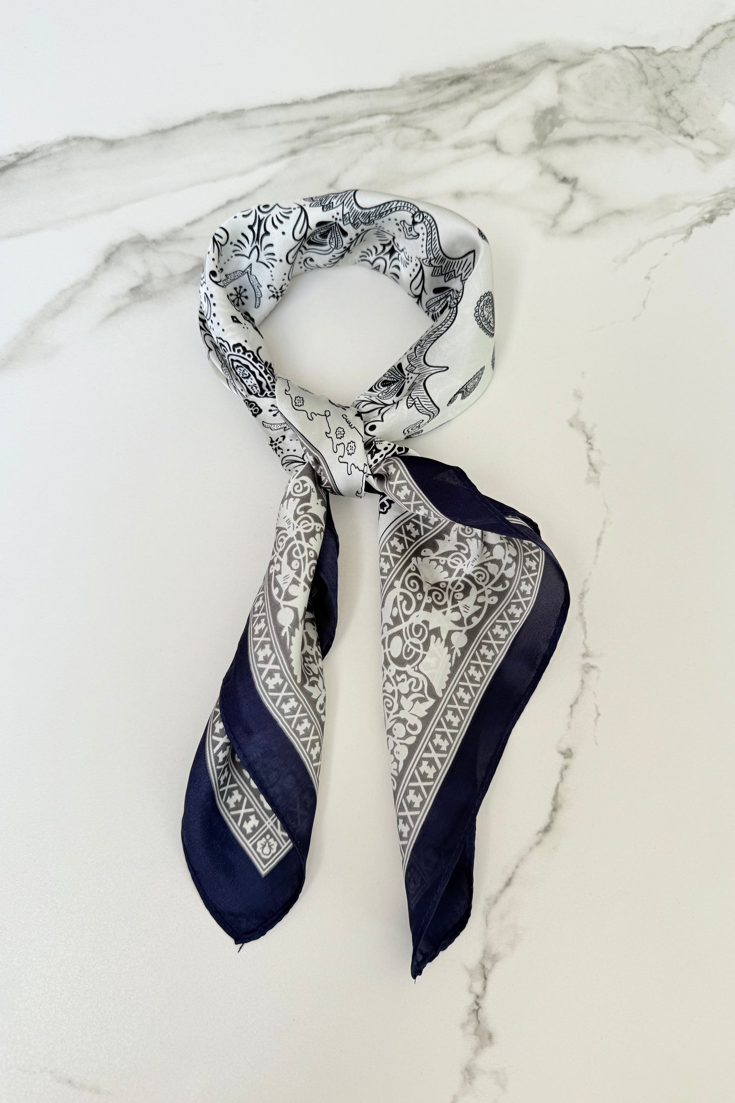 Vilja Scarf -Navy/White