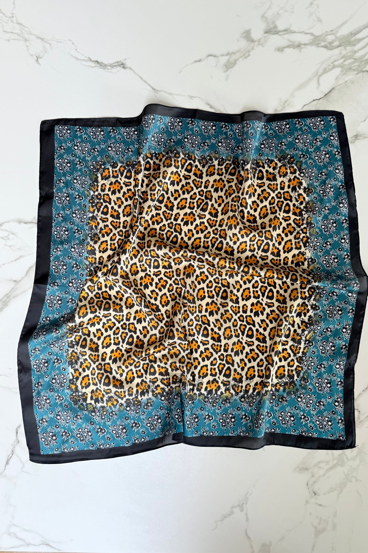 Vilja Scarf -Leopard Blue