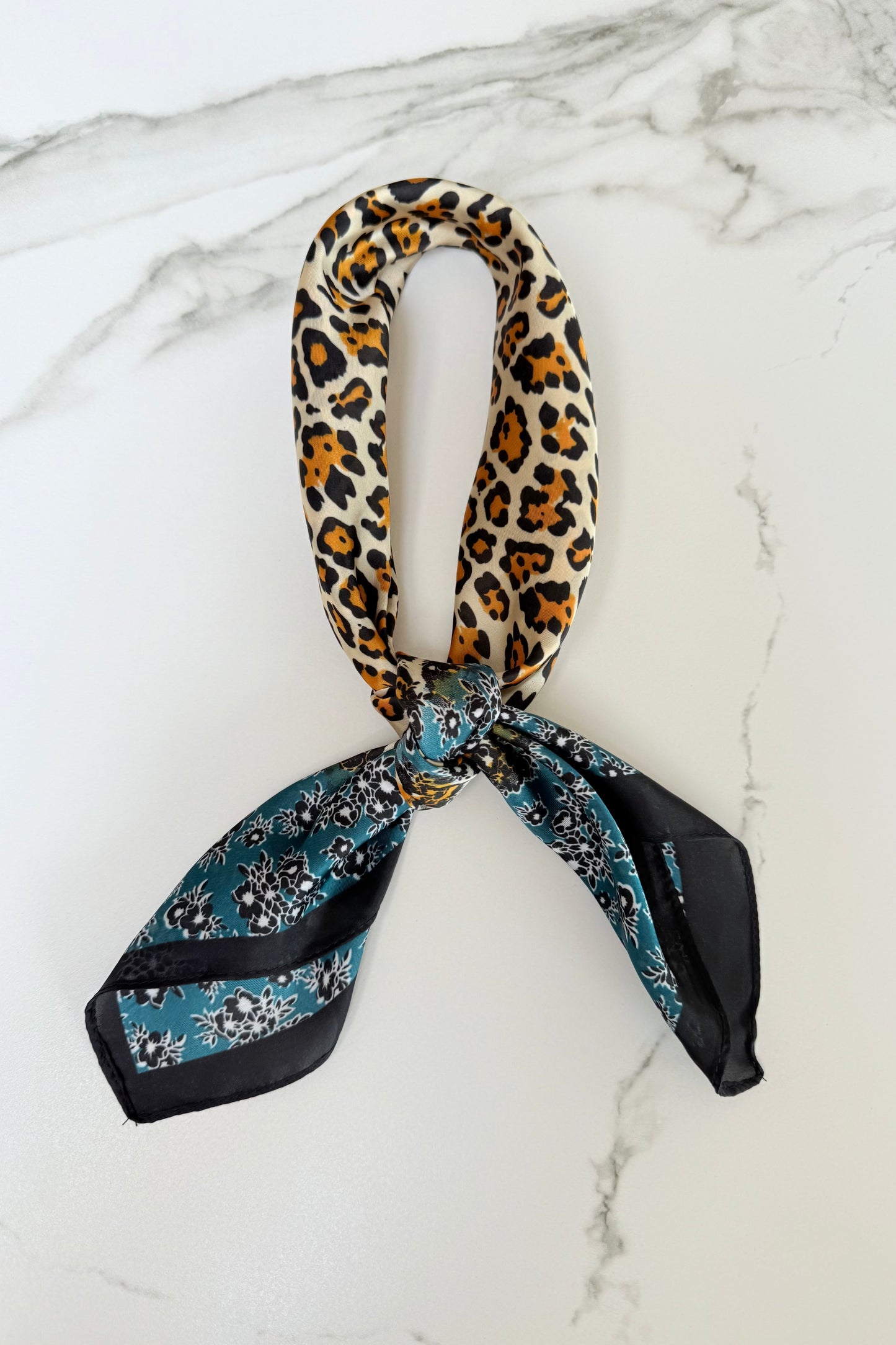 Vilja Scarf -Leopard Blue