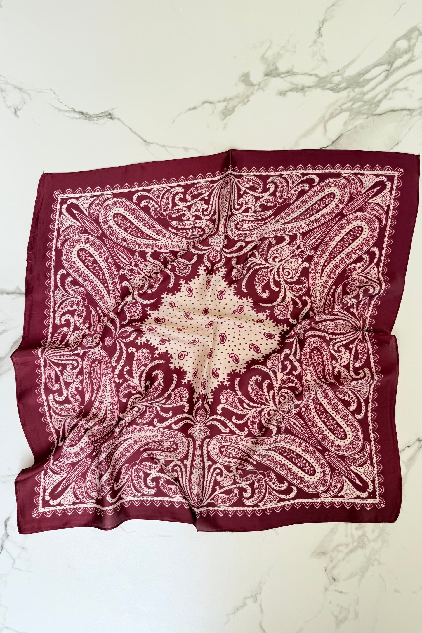 Vilja Scarf -Paisley Bordeaux/White