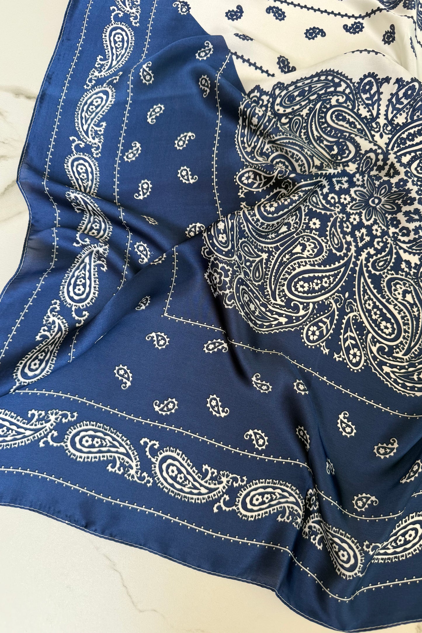 Vilja Scarf -Blue/White Paisley