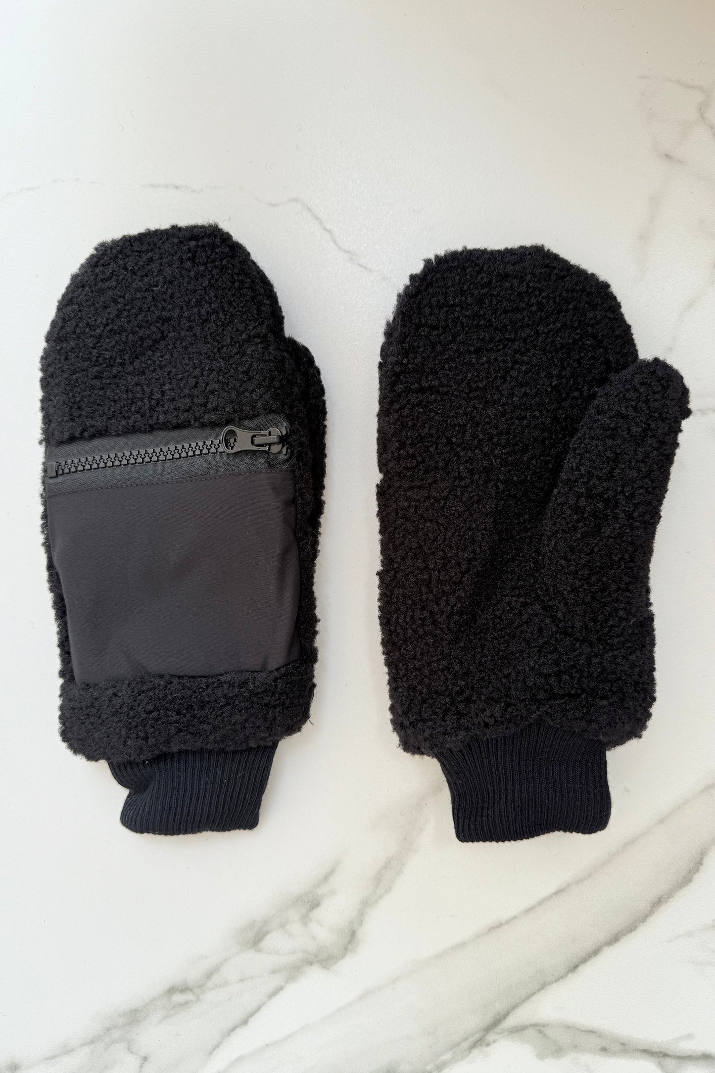 Solvej Teddy Mittens with Zip Pocket -Black