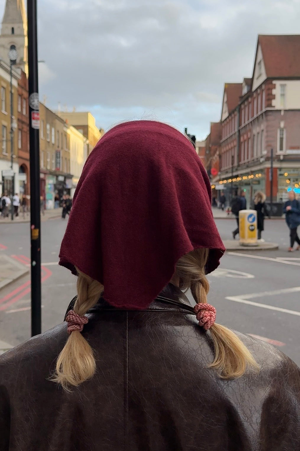 Dina Cashmere Triangle Scarf -Burgundy - Øst London