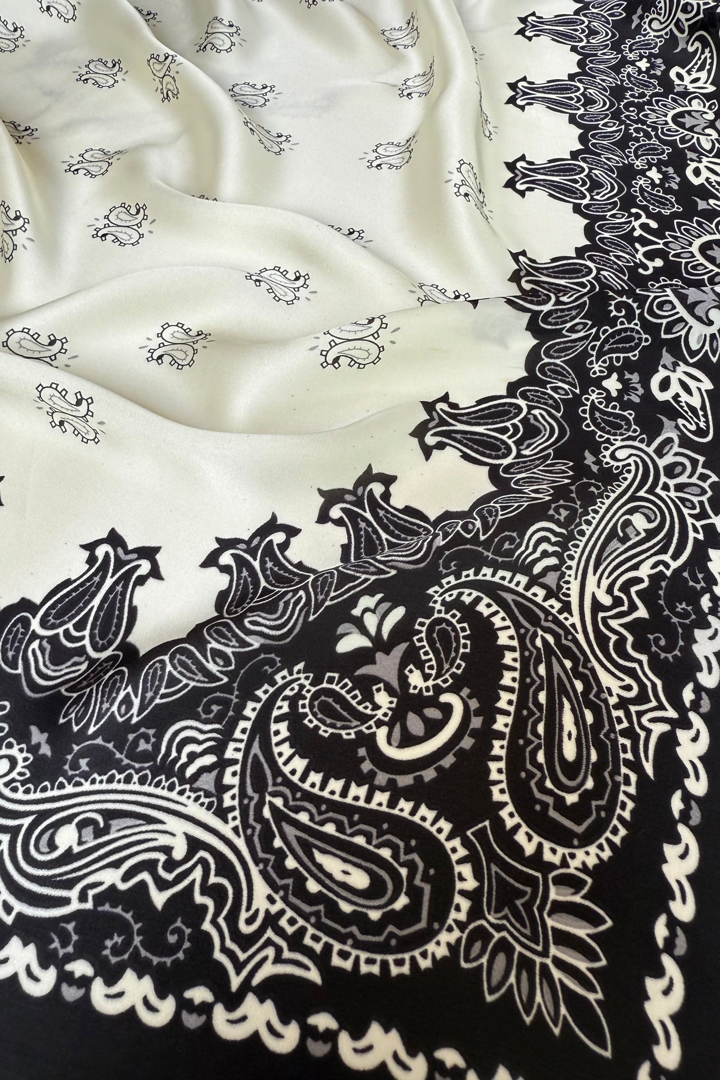 Vilja Scarf -Black/White bandana