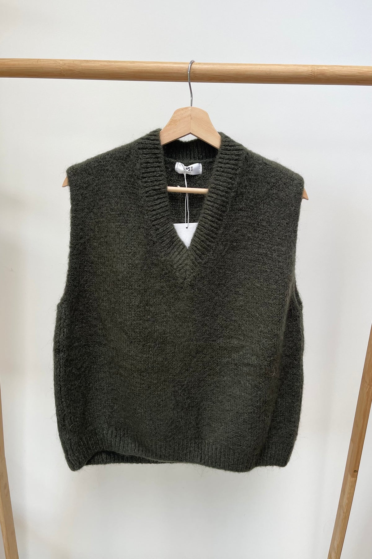 Mohair v-neck waistcoat Khaki