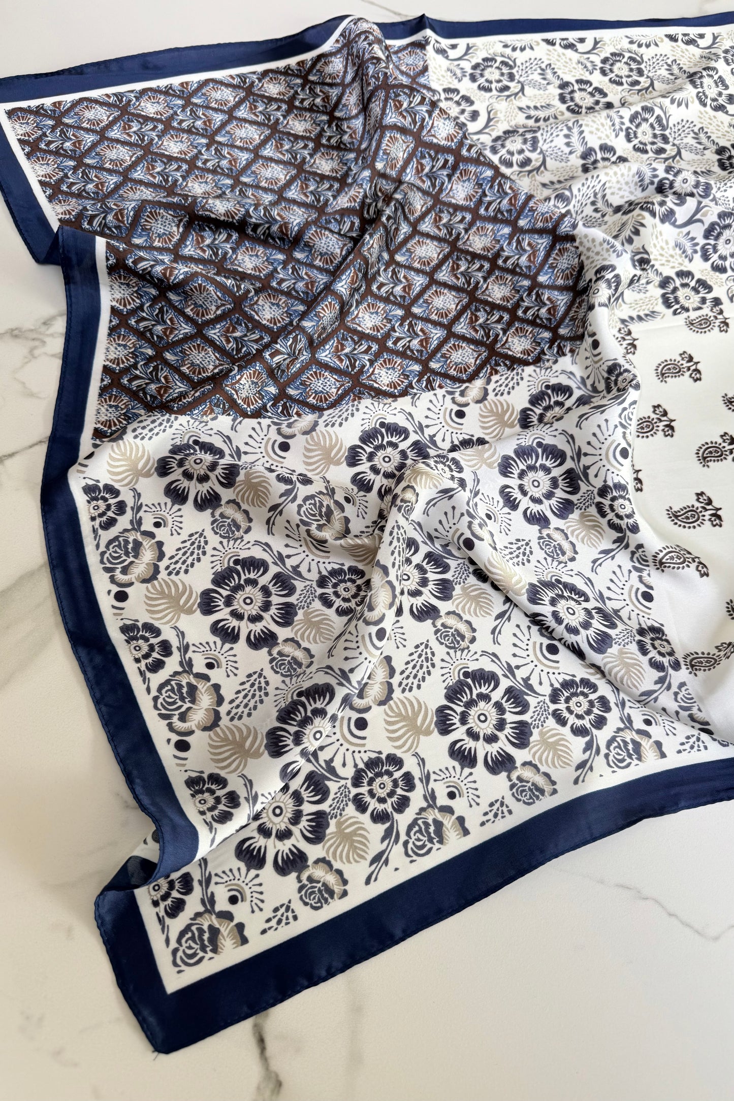 Vilja Silk Scarf -Flower Navy - Øst London