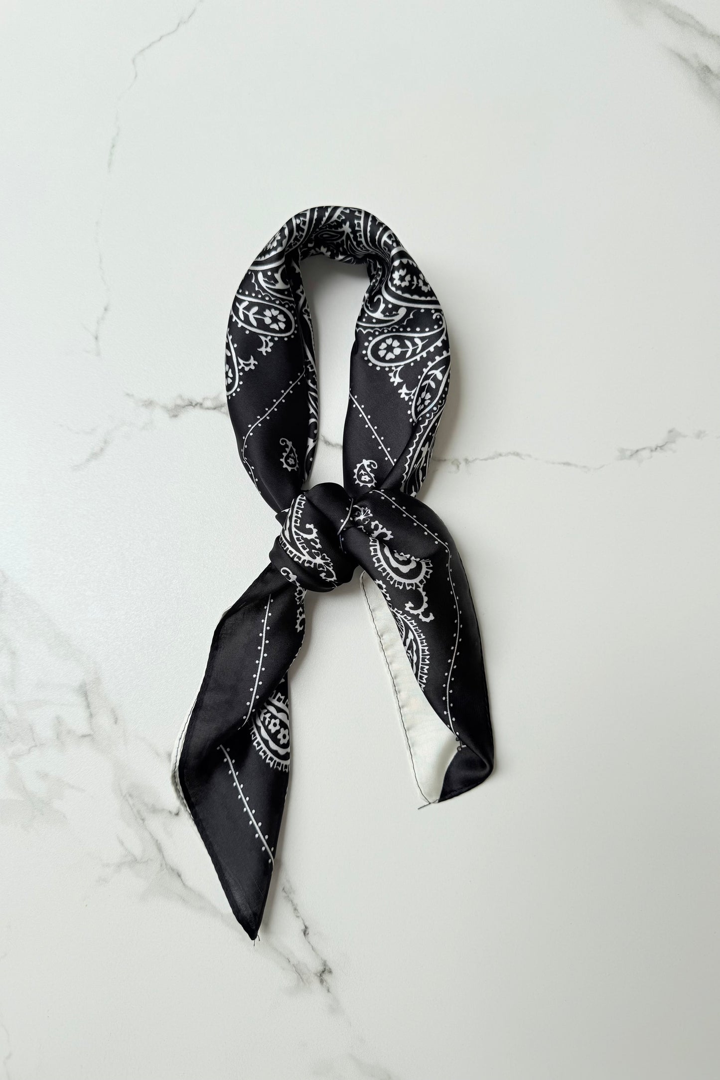 Vilja Scarf -Black/White Bandana