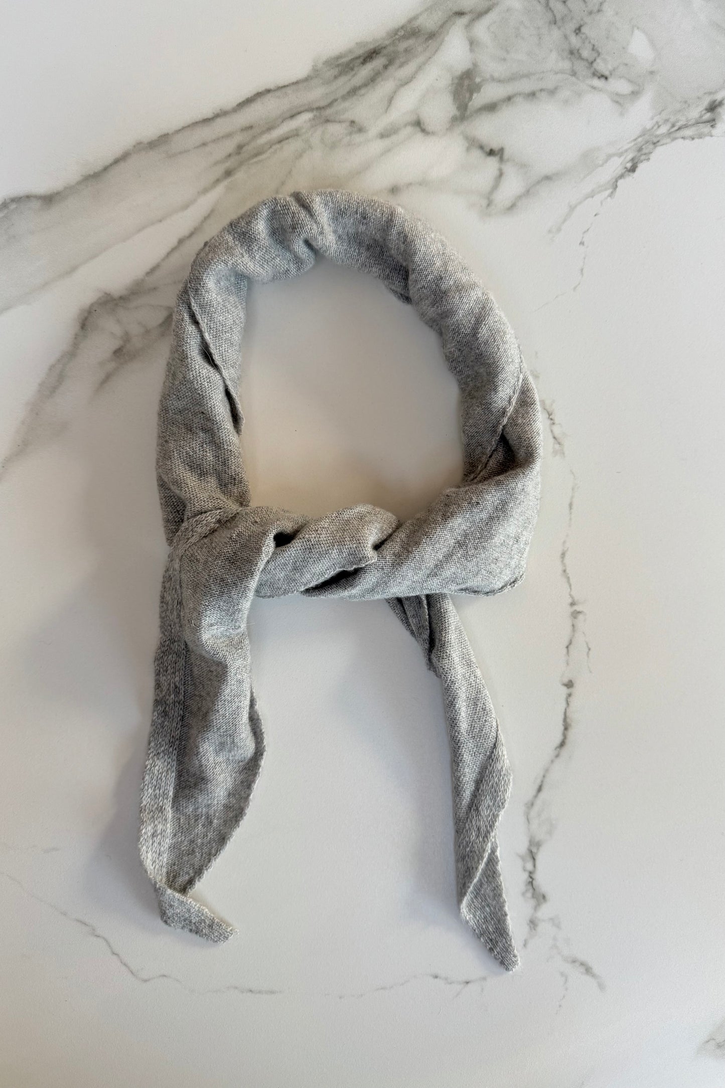 Dina Cashmere Triangle Scaf -Grey - Øst London