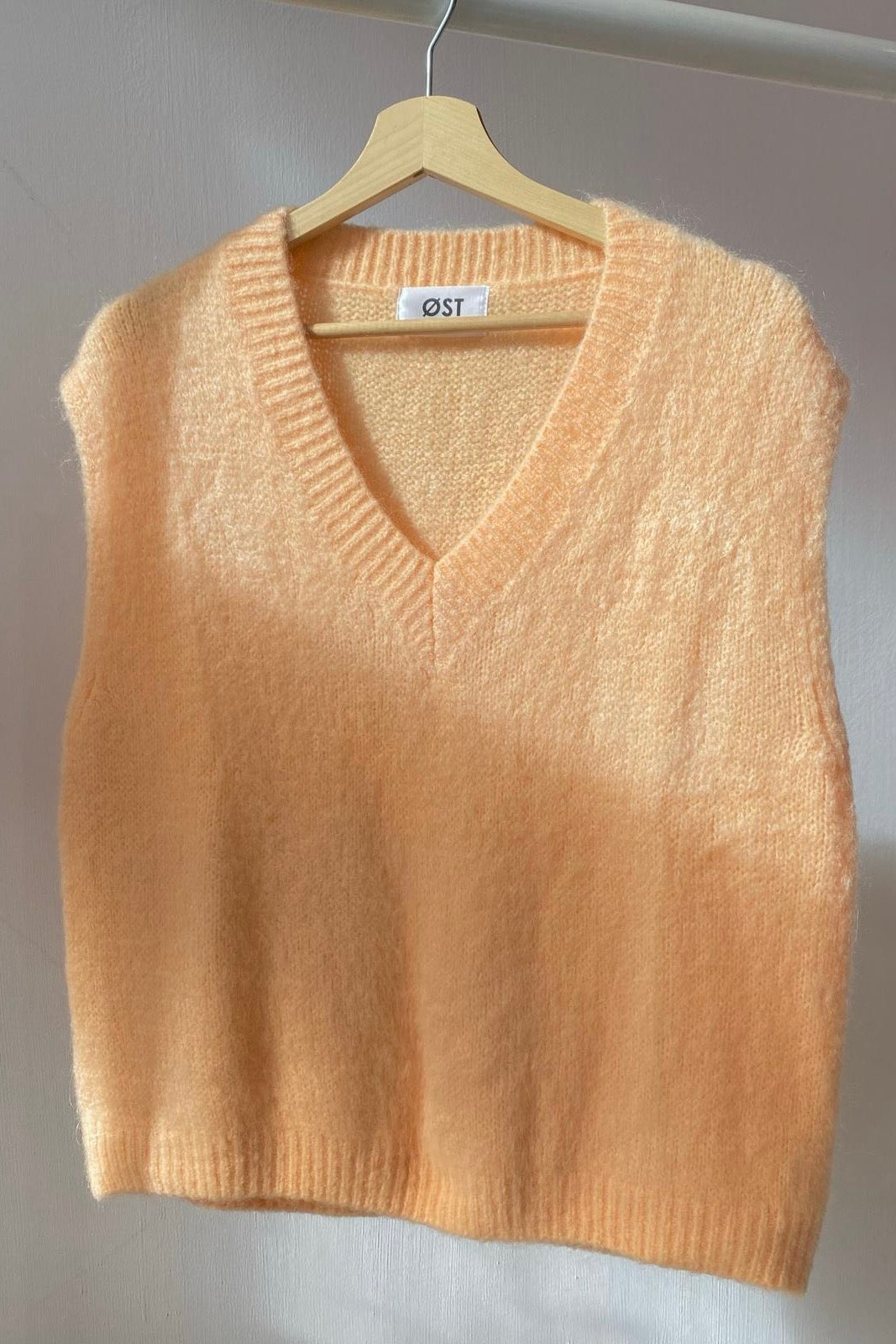 Tessa Mohair Vest -Peach