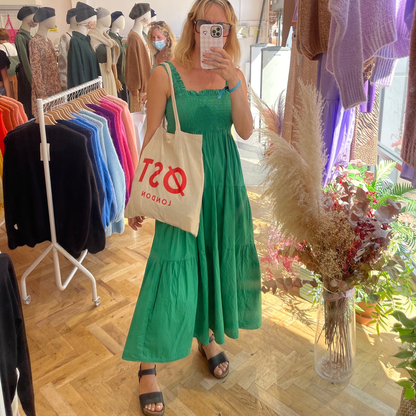 Woman in green dress wearing Øst London sky sandals