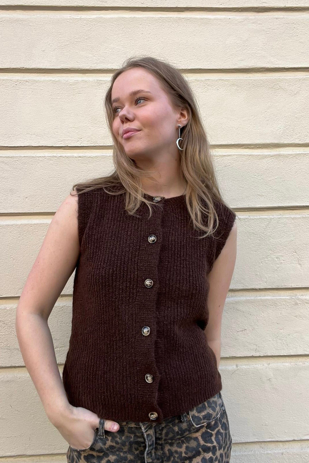 Wool waistcoat buttons round neck Brown