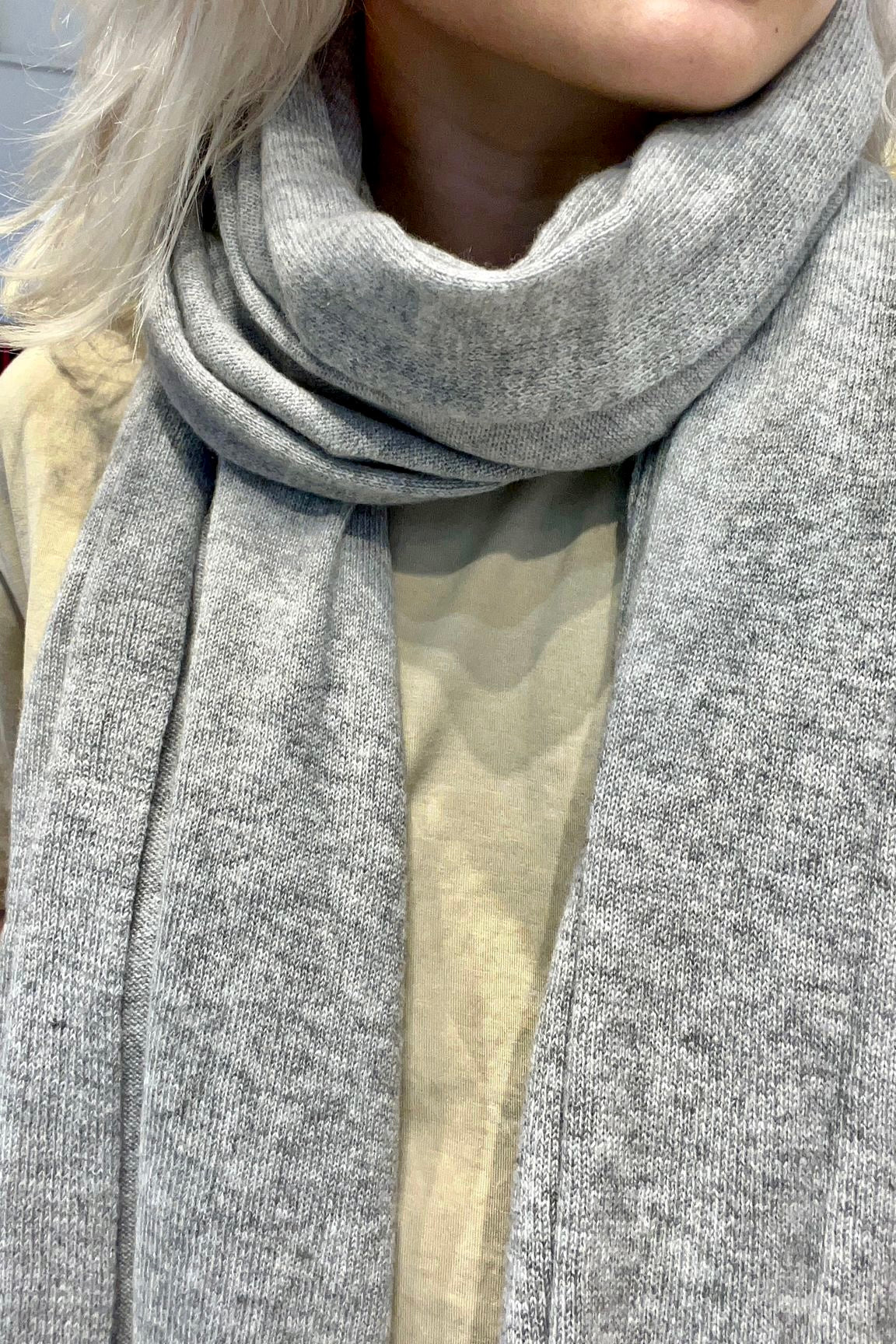 Signe Cashmere Scarf -Light Grey