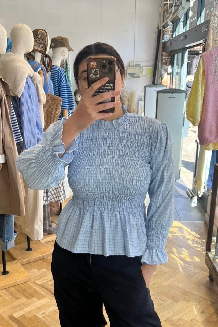 Leonora Smocked Blouse -Sky - Øst London
