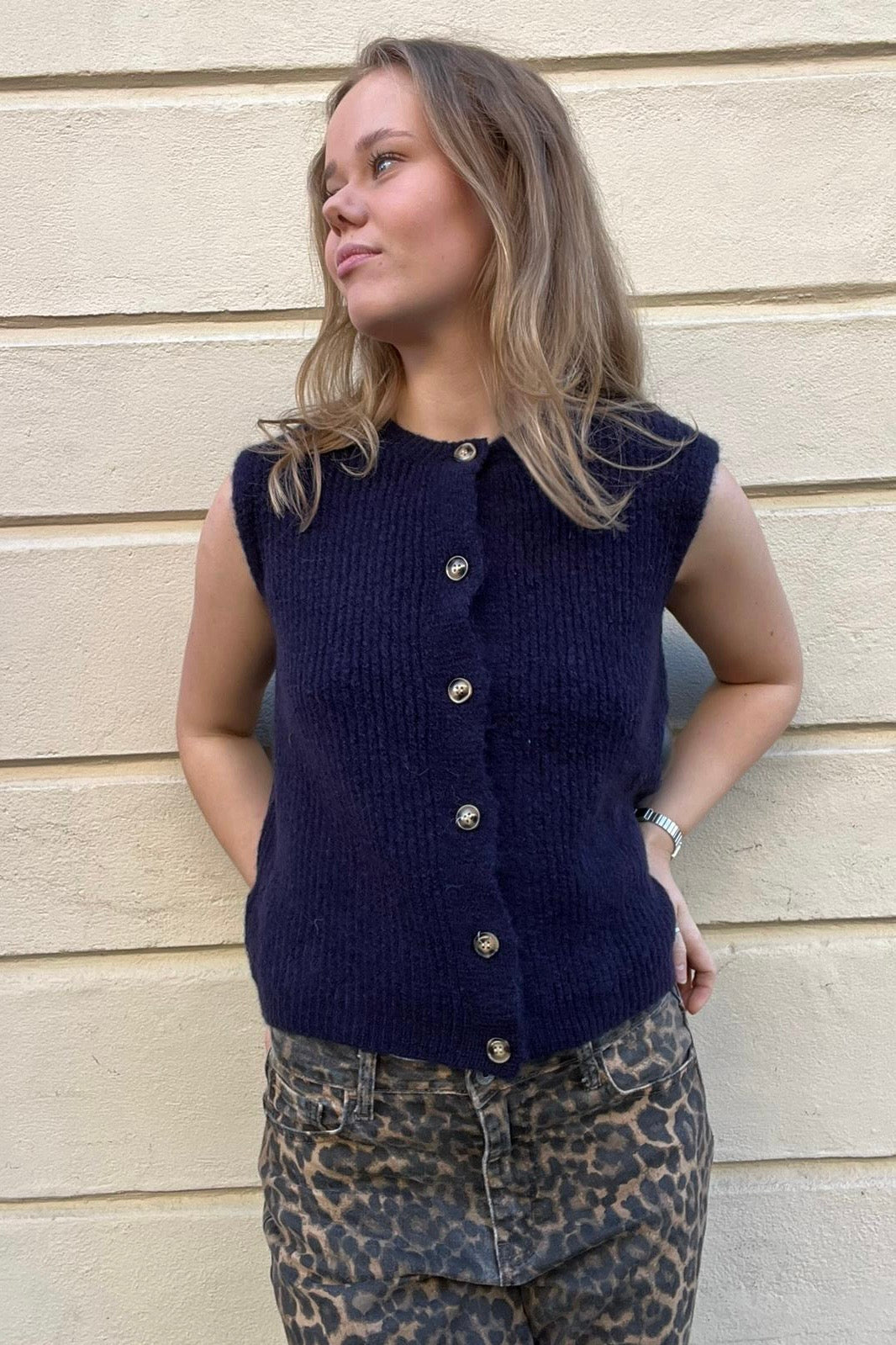 Wool waistcoat buttons round neck Navy