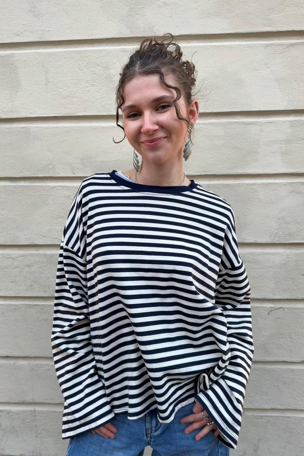 Anna Crewneck -Navy - Øst London