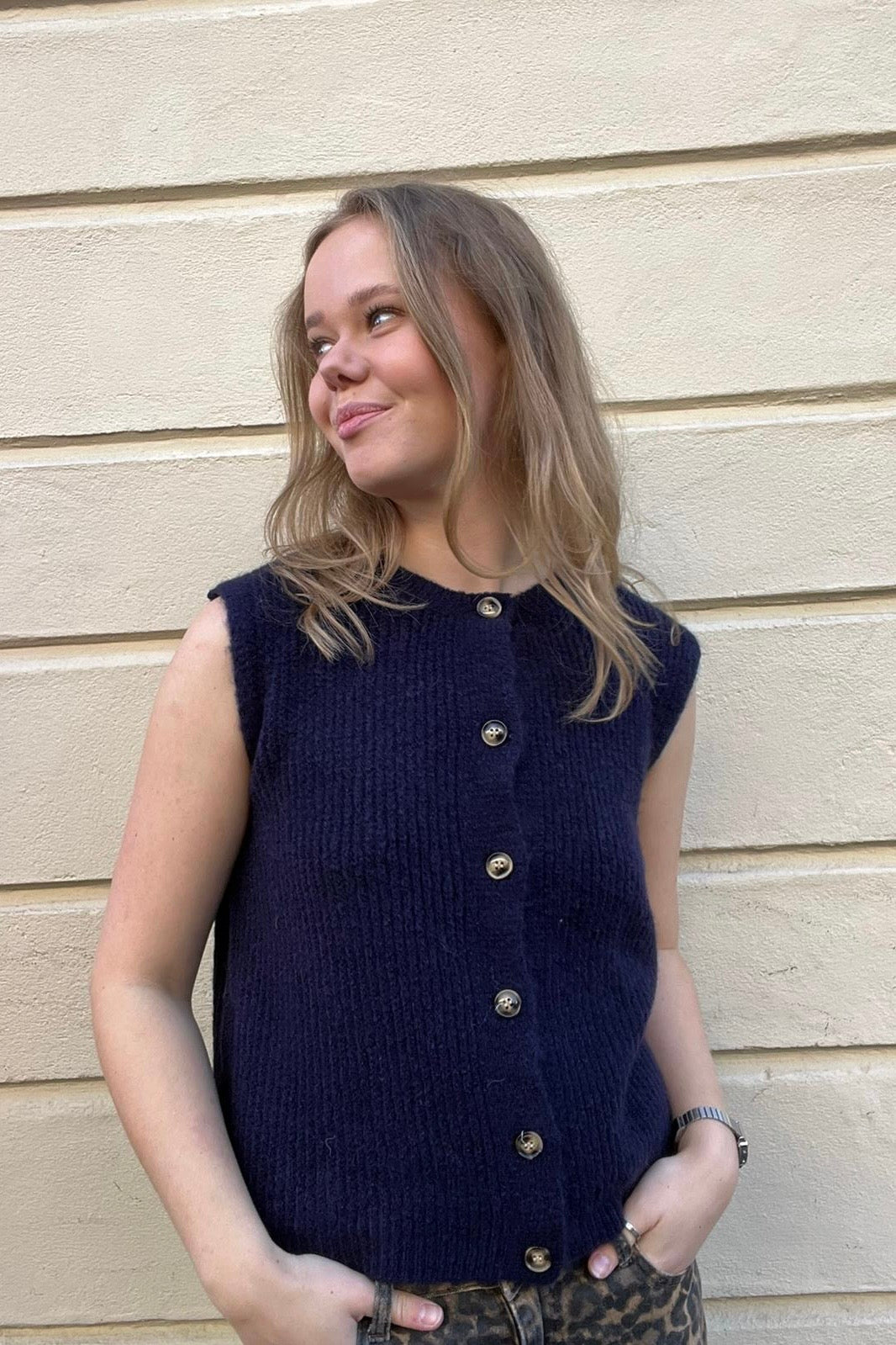 Wool waistcoat buttons round neck Navy