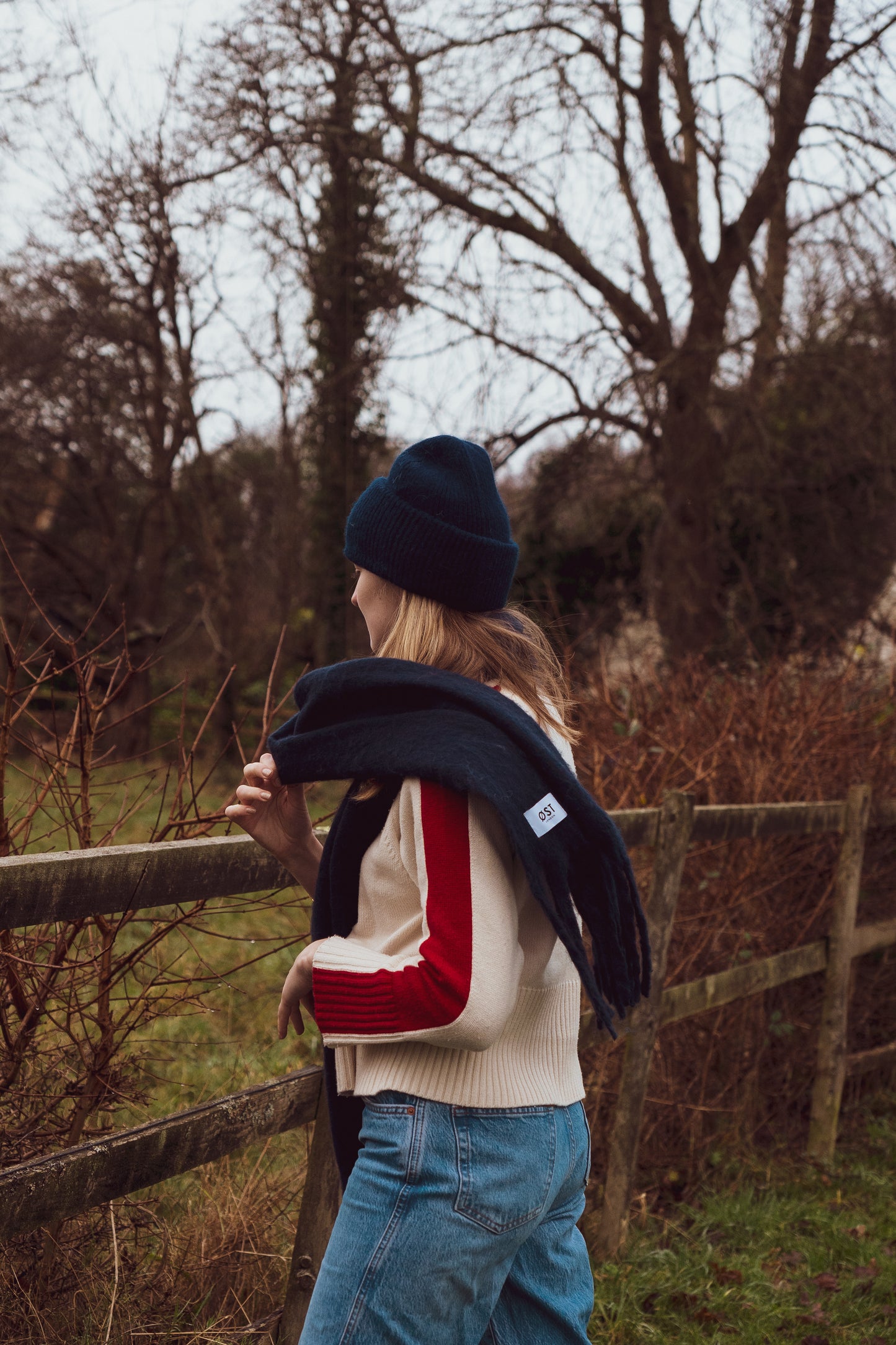 Pernille Oversized Scarf -Navy Blue