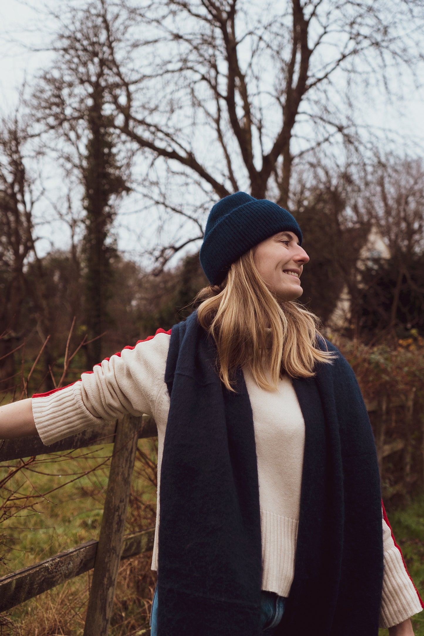 Pernille Oversized Scarf -Navy Blue