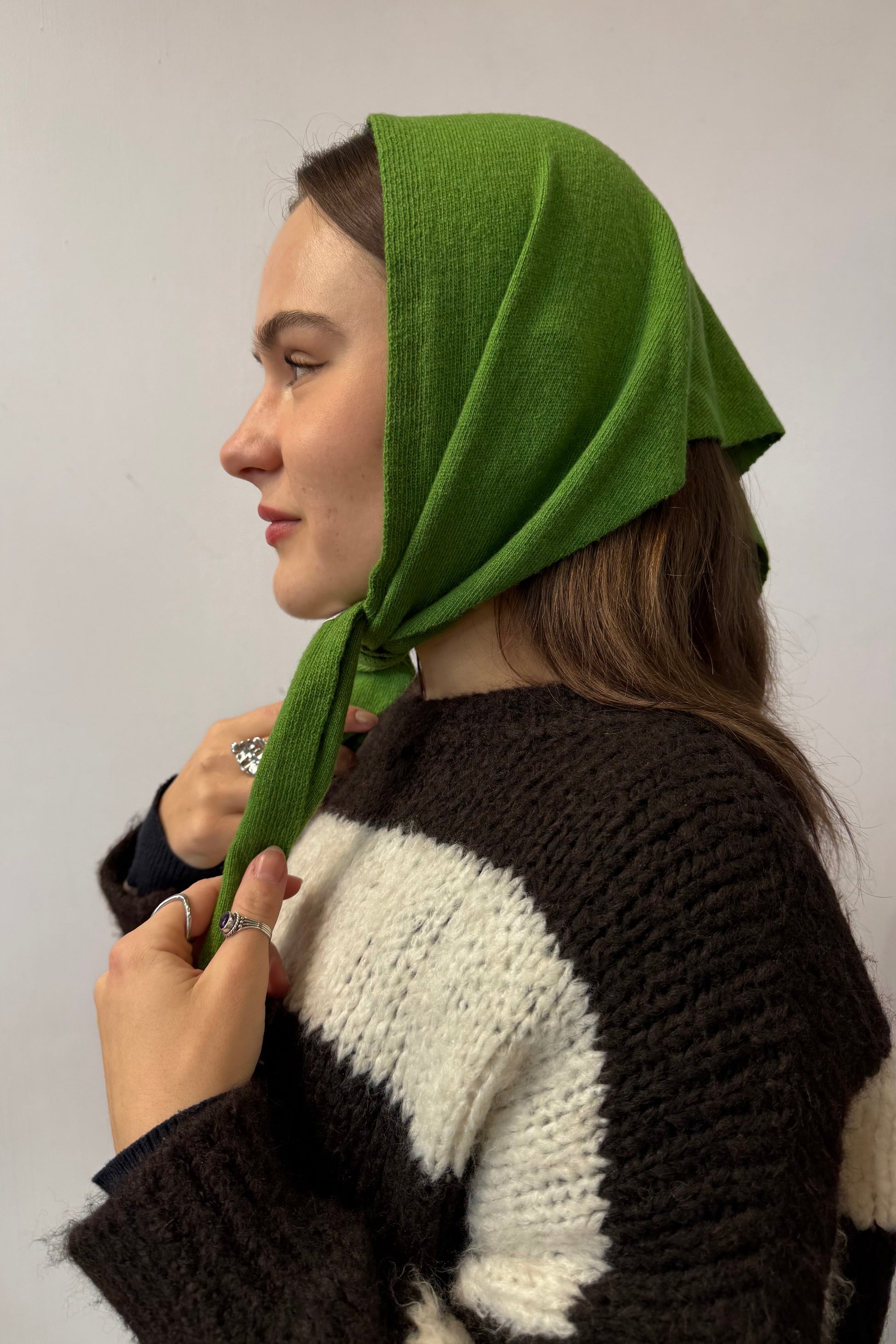 Dina Cashmere Triangle Scarf-Green - Øst London