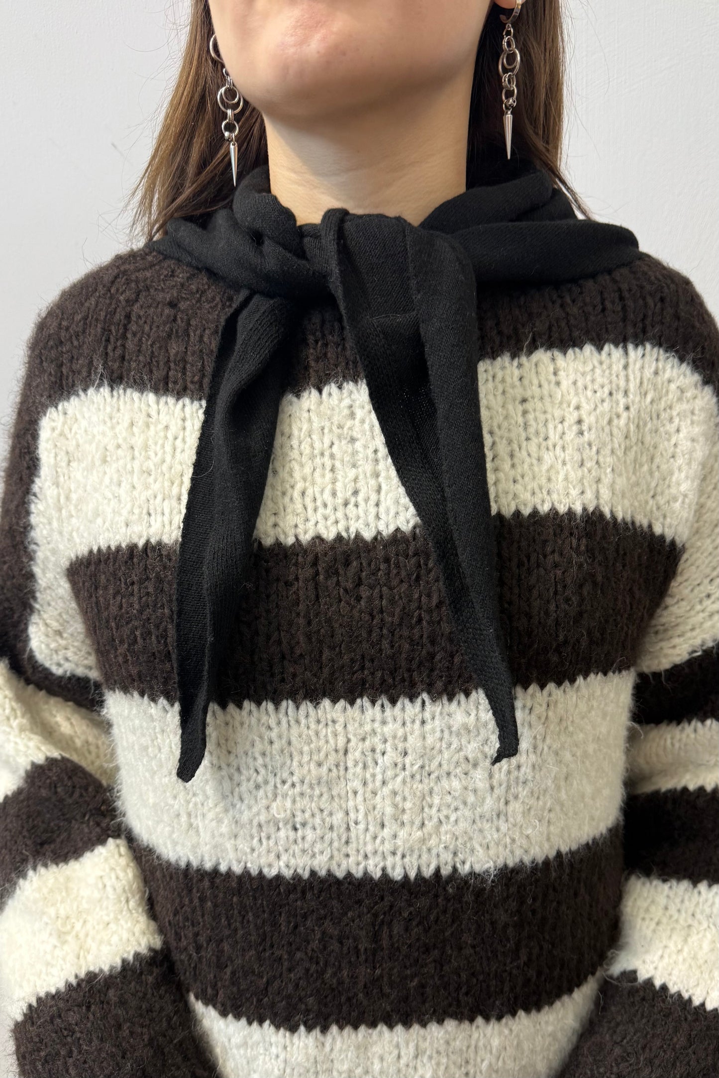 Dina Cashmere Triangle Scarf -Black