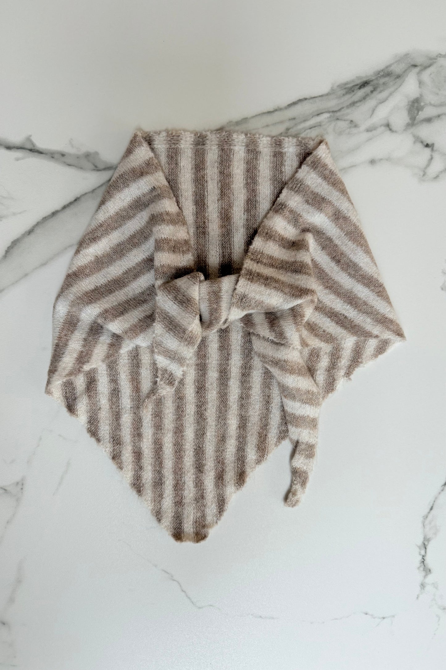 Mynte Triangle Scarf Striped -Taupe - Øst London