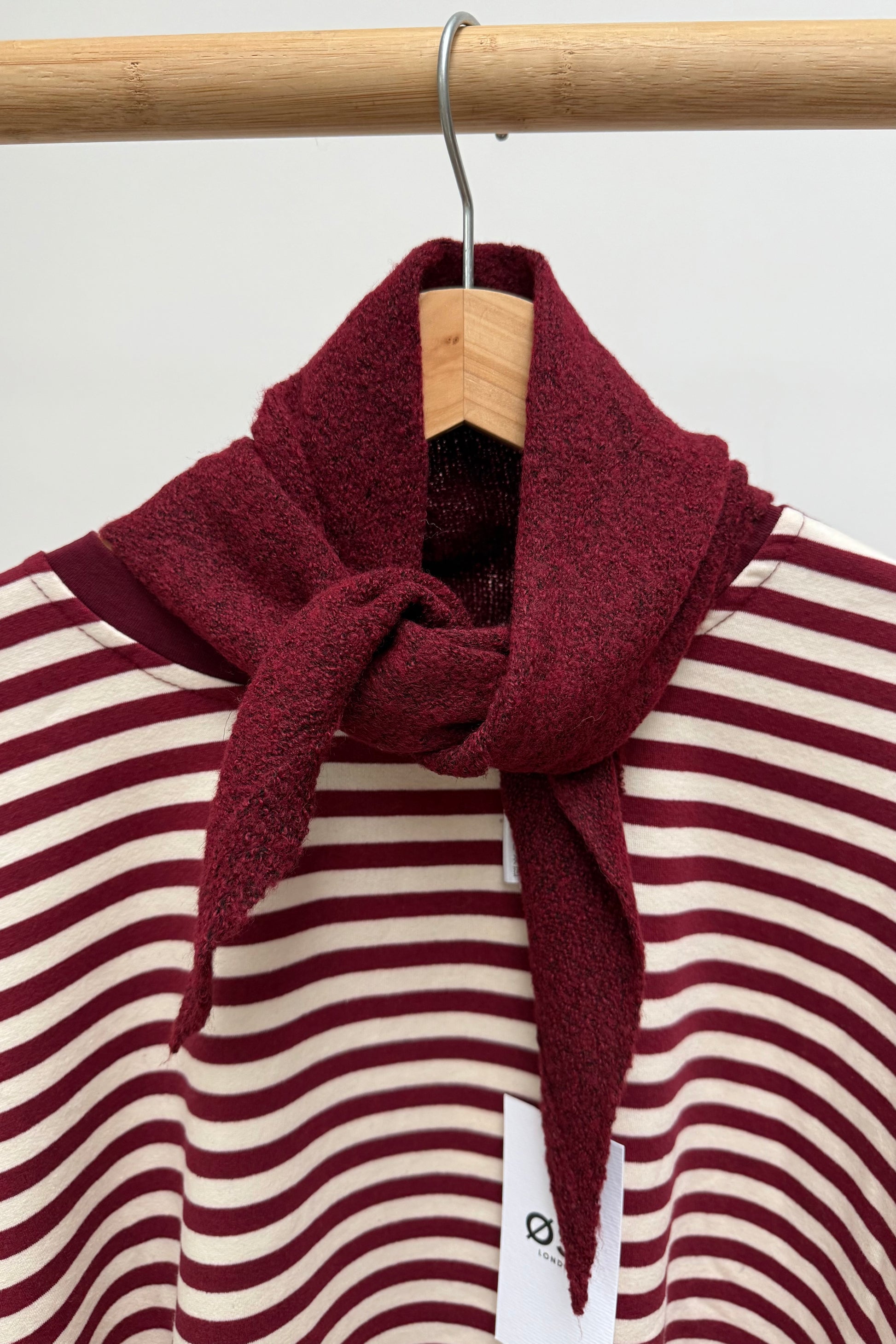 Mynte Triangel Scarf-Burgundy - Øst London