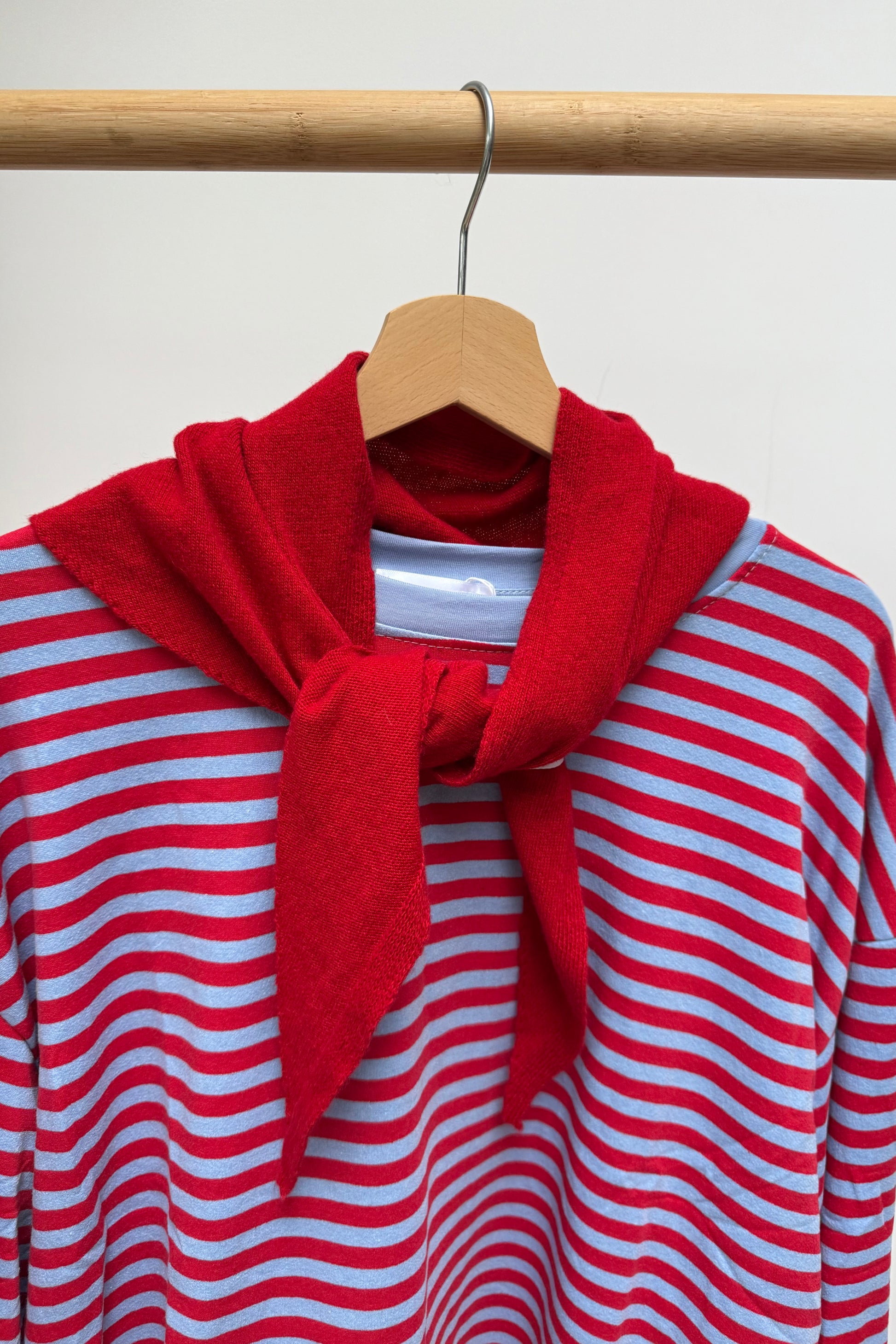 Dina Cashmere Triangle Scarf -Red - Øst London