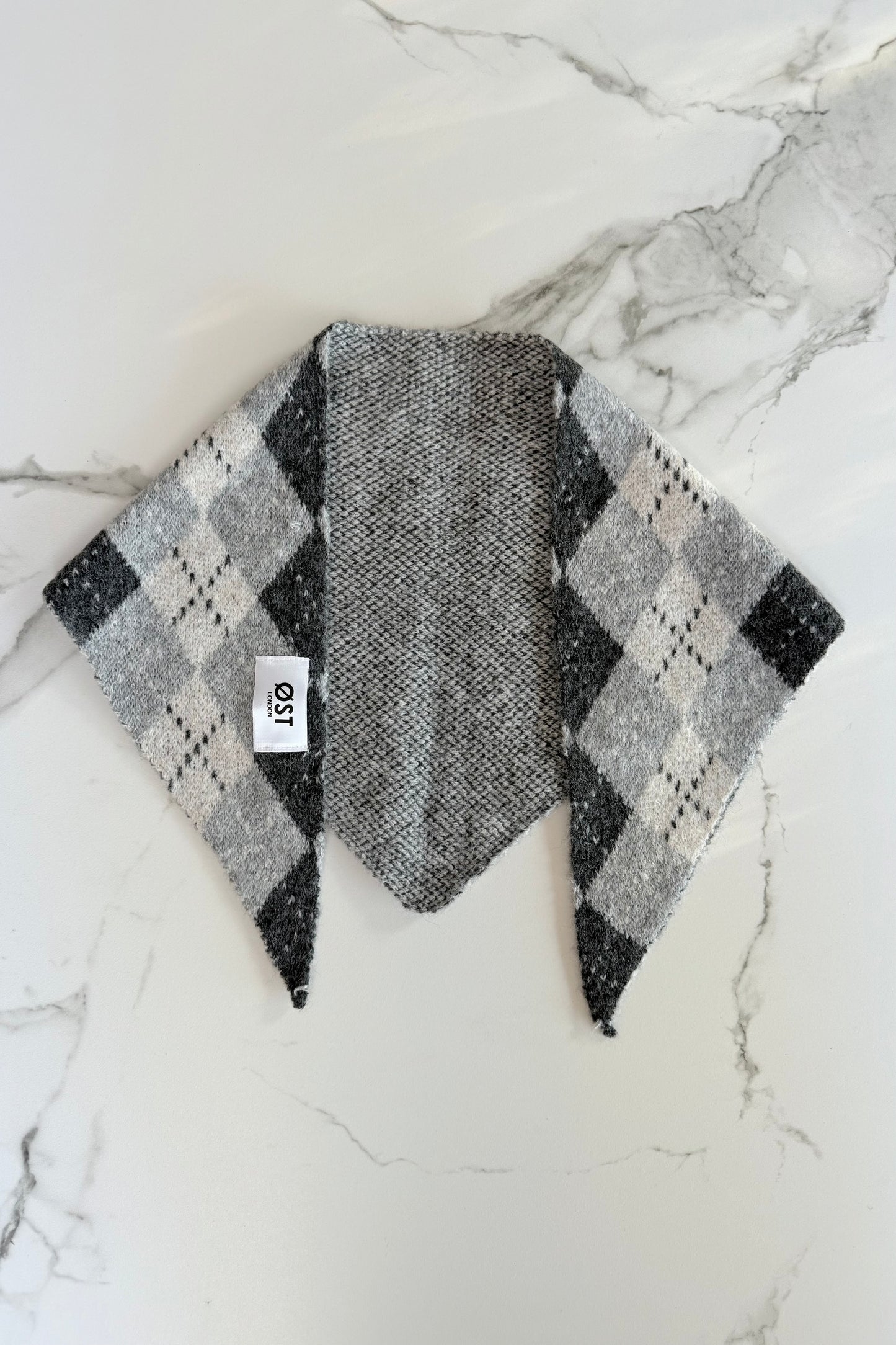 Argyle Triangle Scarf -Grey