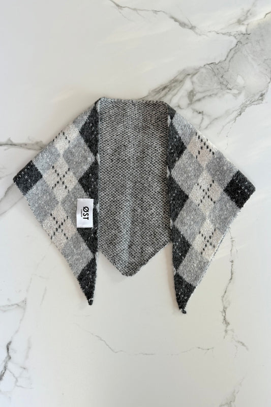 Argyle Triangle Scarf -Grey