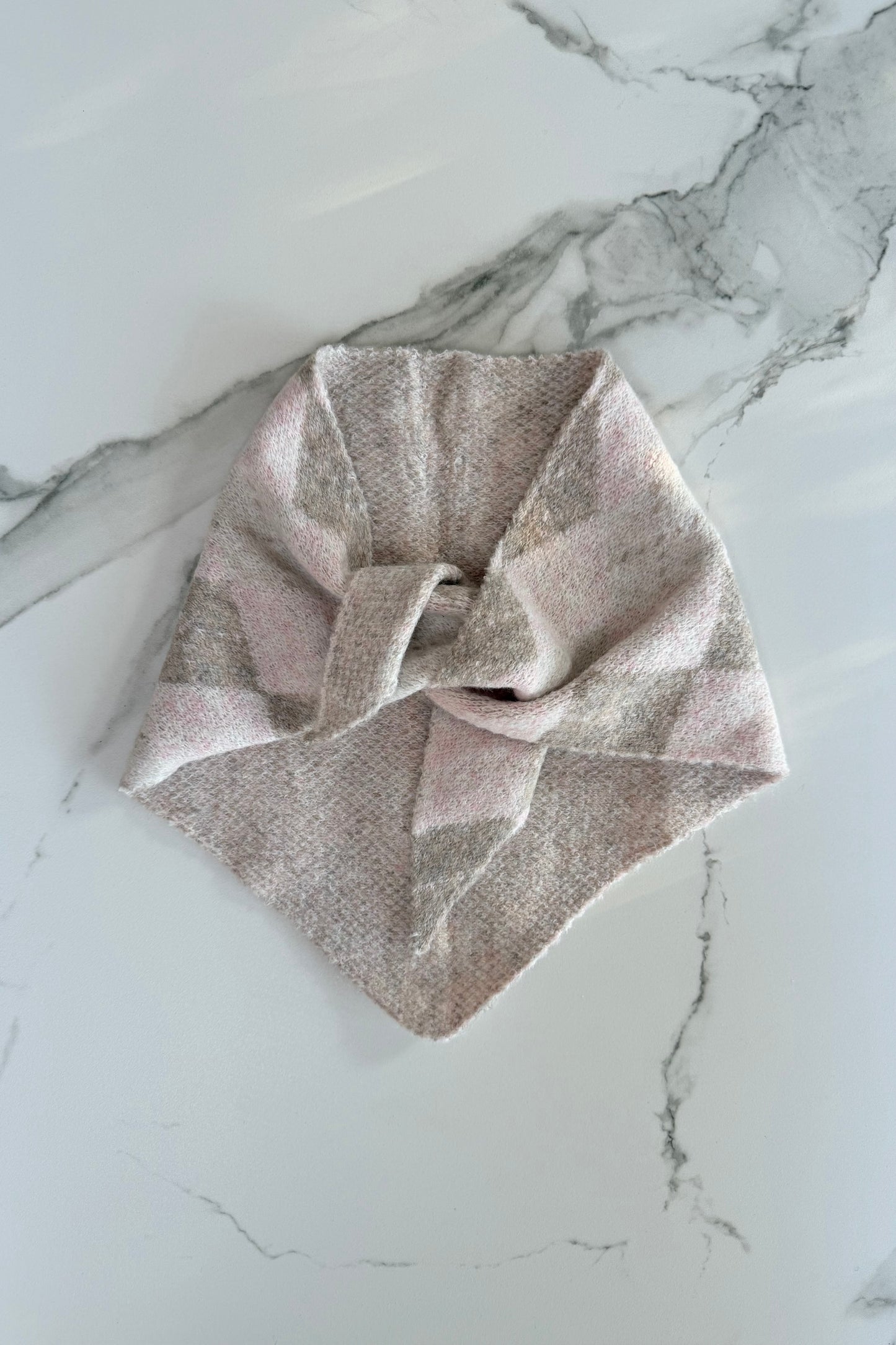Argyle Triangle Scarf -Pink - Øst London
