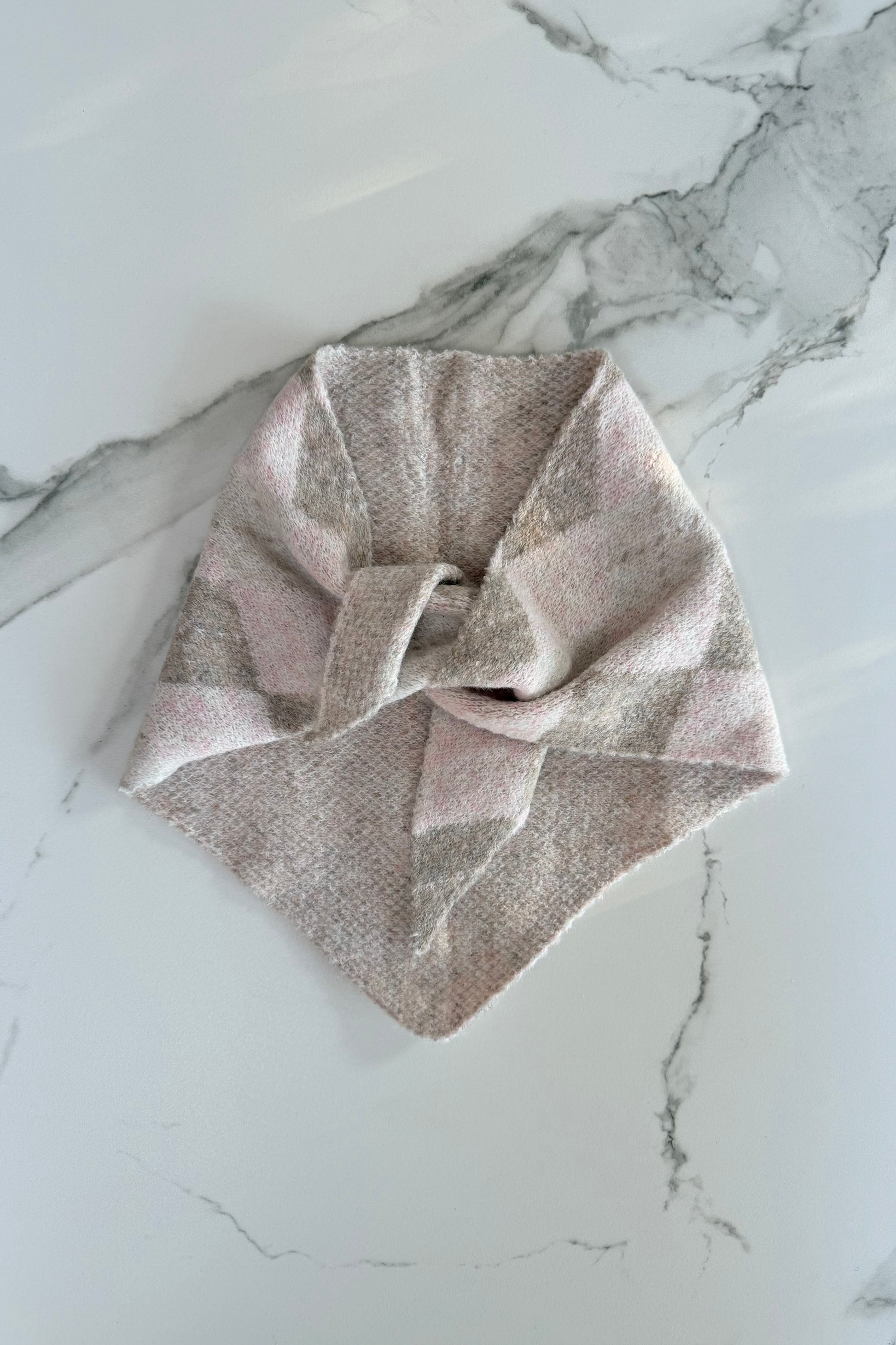 Argyle Triangle Scarf -Pink - Øst London