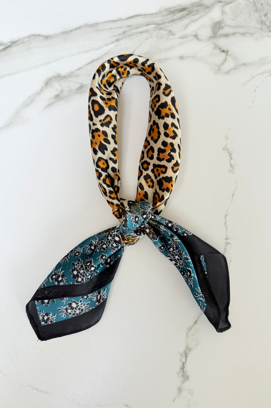 Vilja Scarf -Leopard Blue