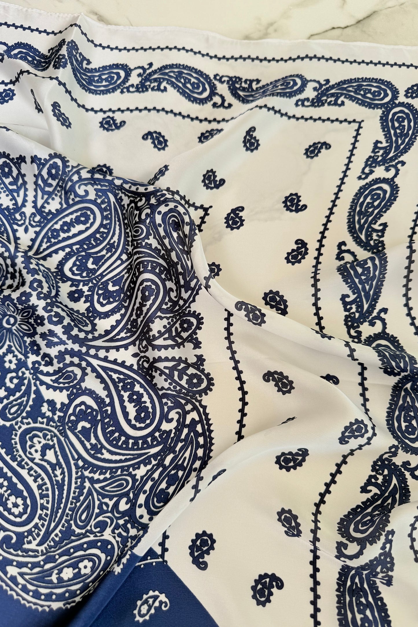 Vilja Scarf -Blue/White Paisley