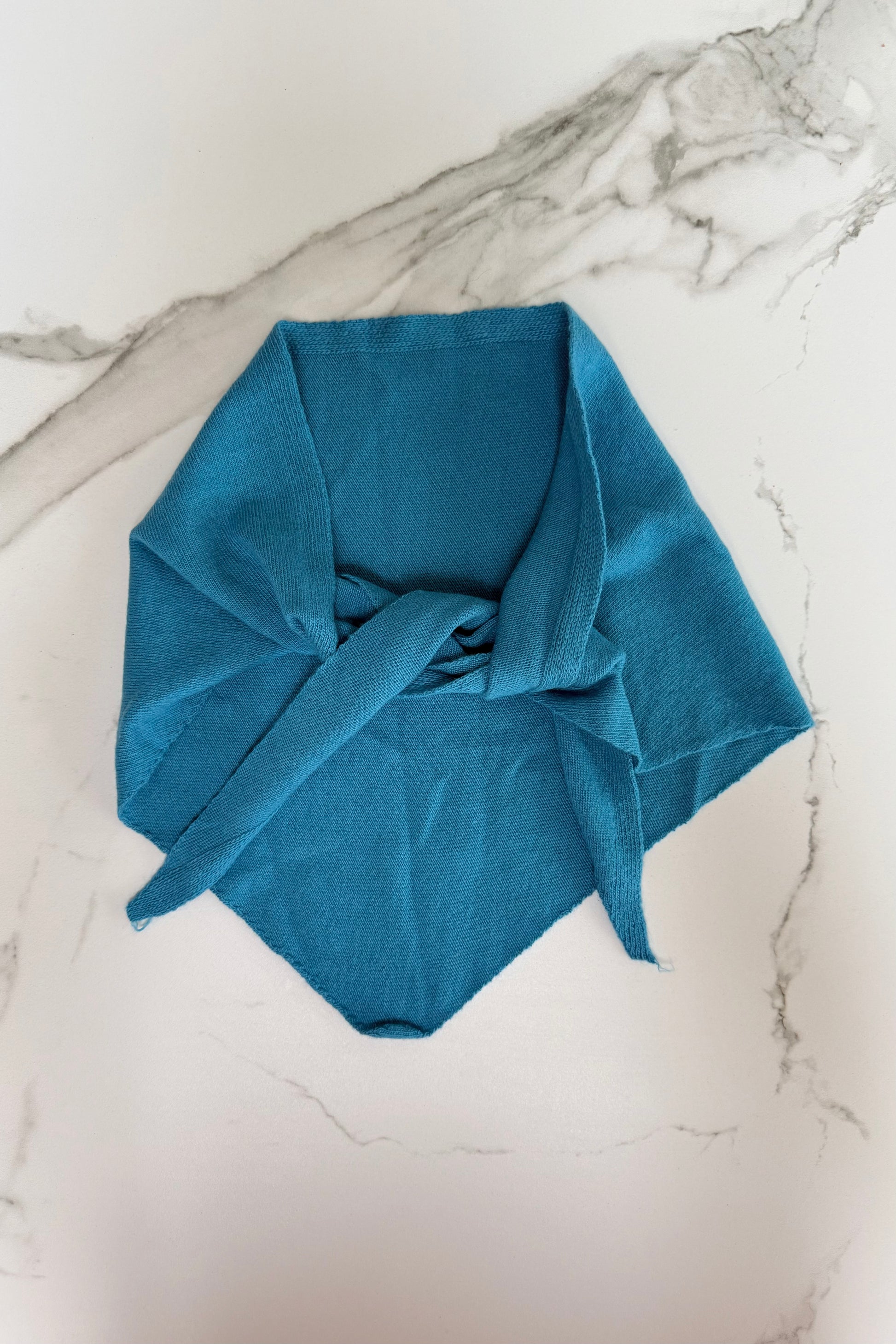 Dina Cashmere Triangle Scarf  -Teal - Øst London