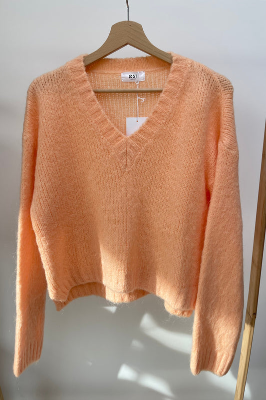 Reina V-Neck Jumper -Peach