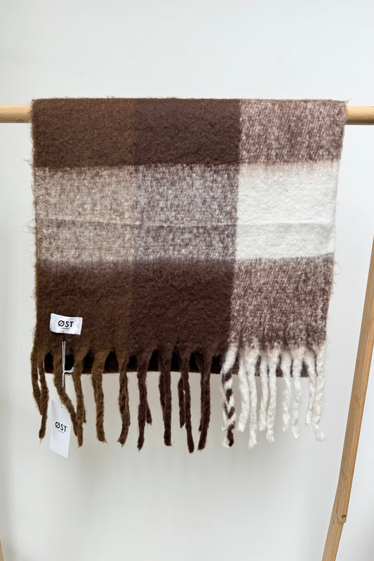 Pernille Scarf -Dark tartan