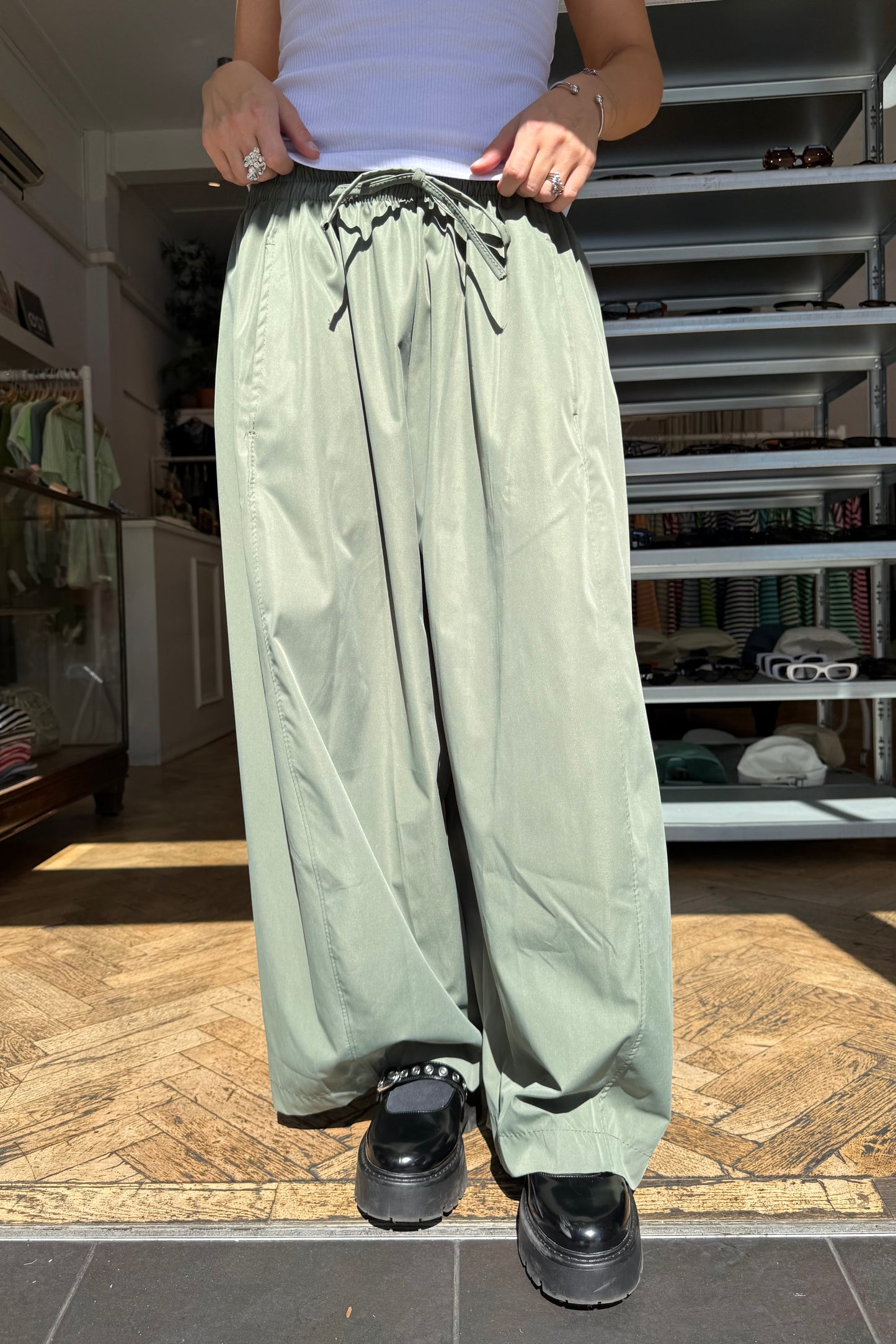 Ruth Barrel Trousers -Khaki - Øst London