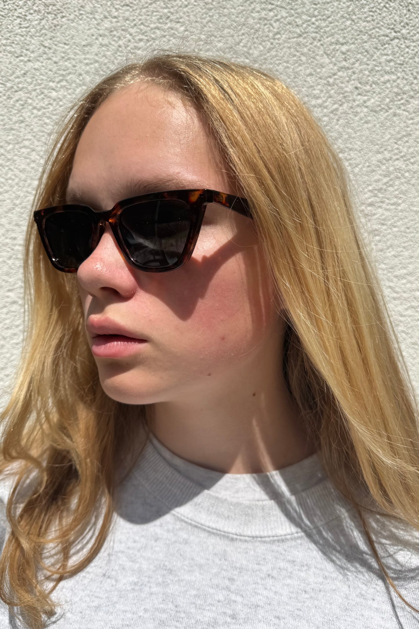 Retro Cat-Eye Sunglasses – Tortoiseshell Black Tint