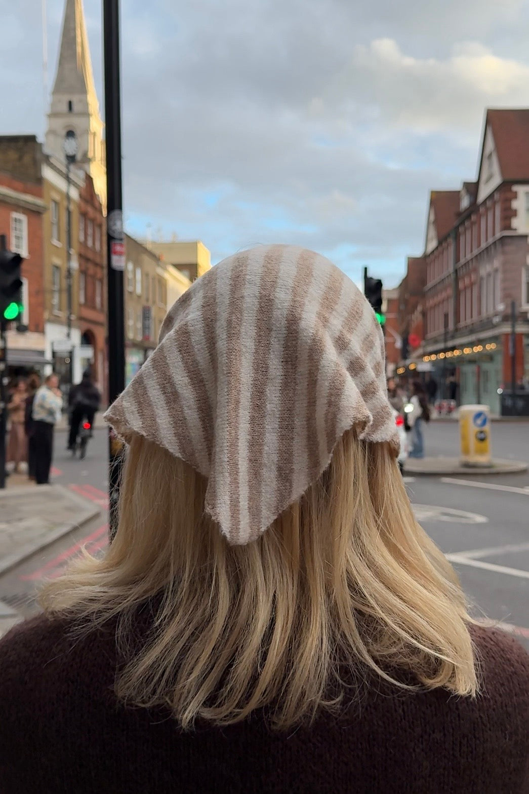 Mynte Triangle Scarf Striped -Taupe - Øst London
