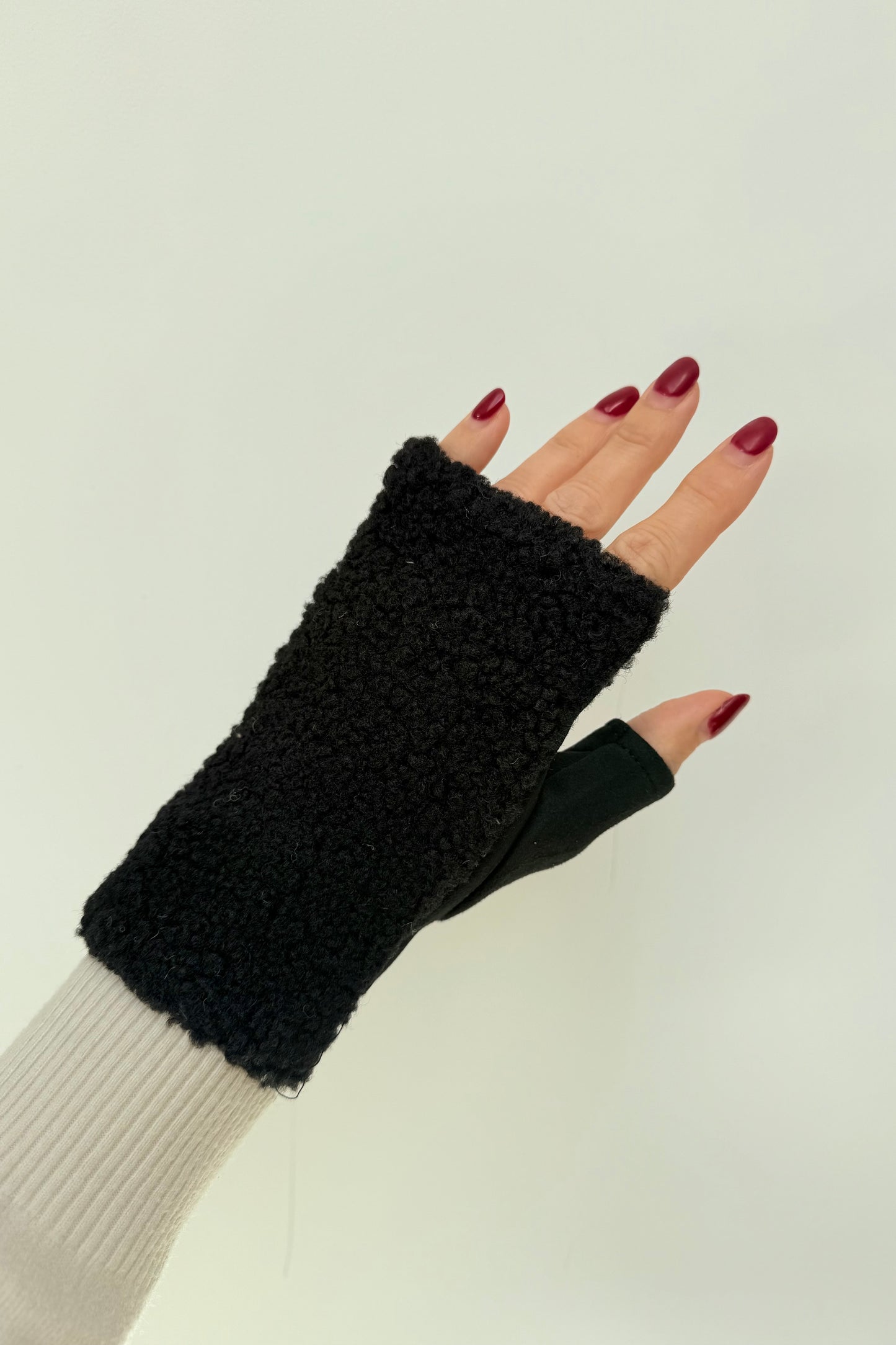 Tina Teddy Mittens -Black
