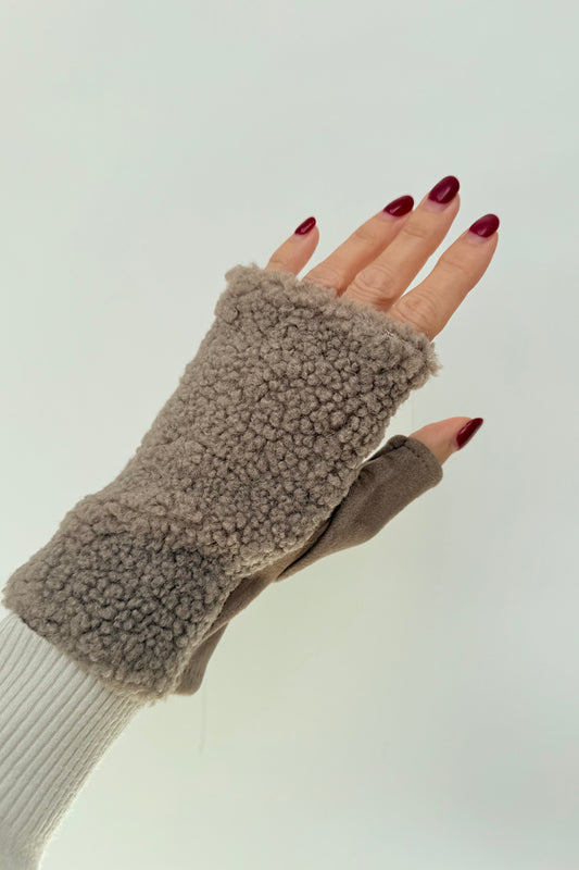 Tina Teddy Mittens -Taupe