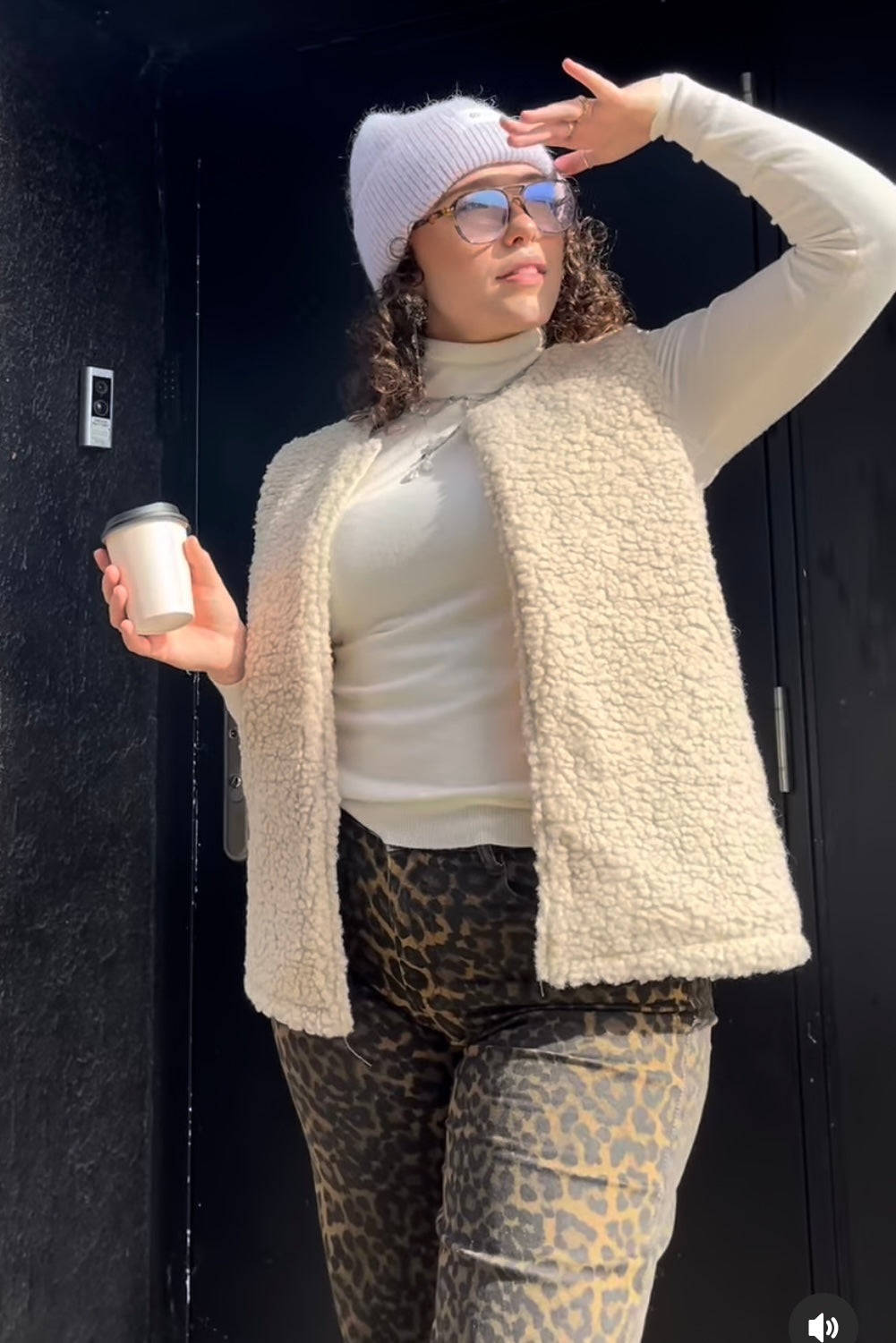 Angora Beanie hat white and leopard jeans