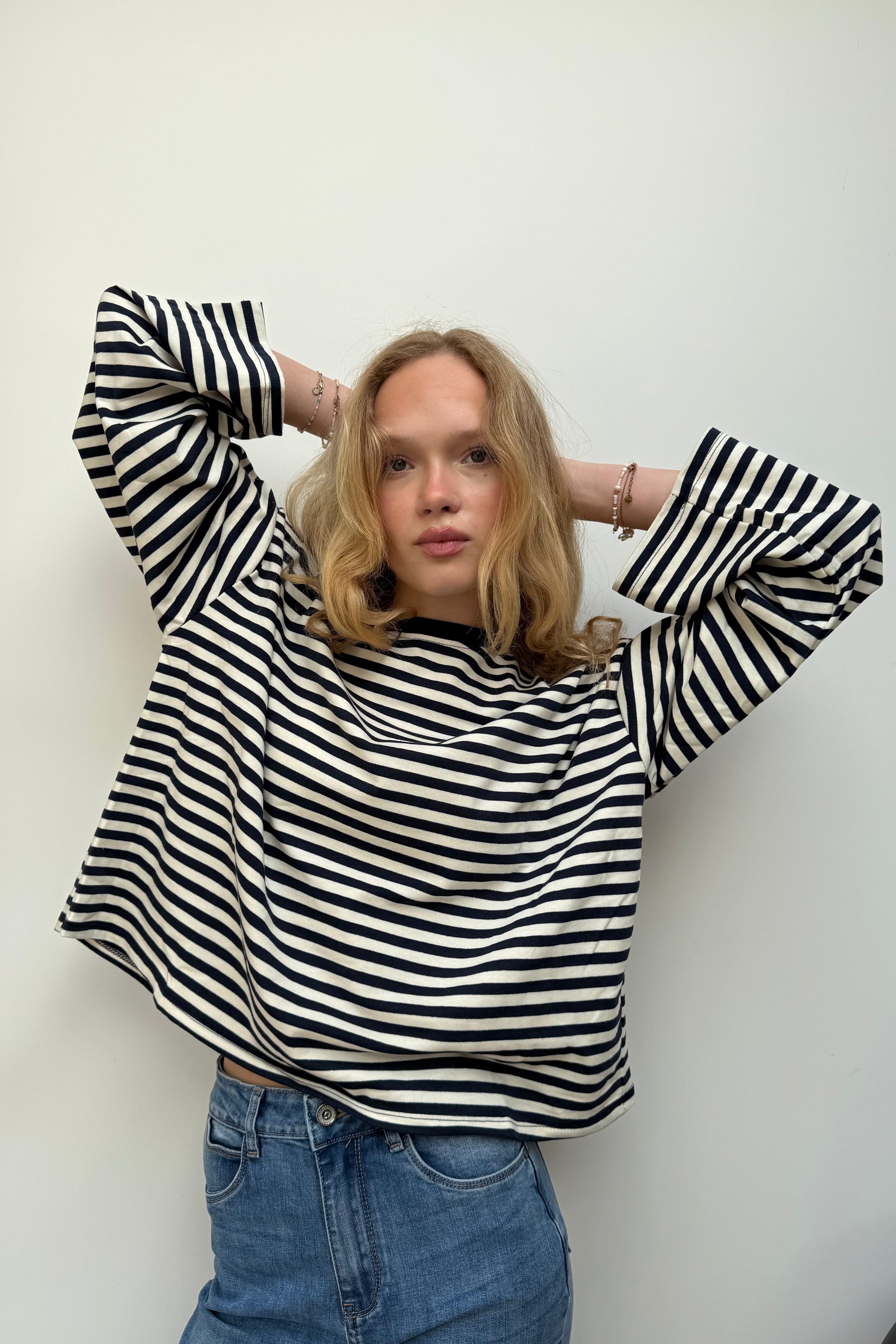 Anna Crewneck -Navy - Øst London