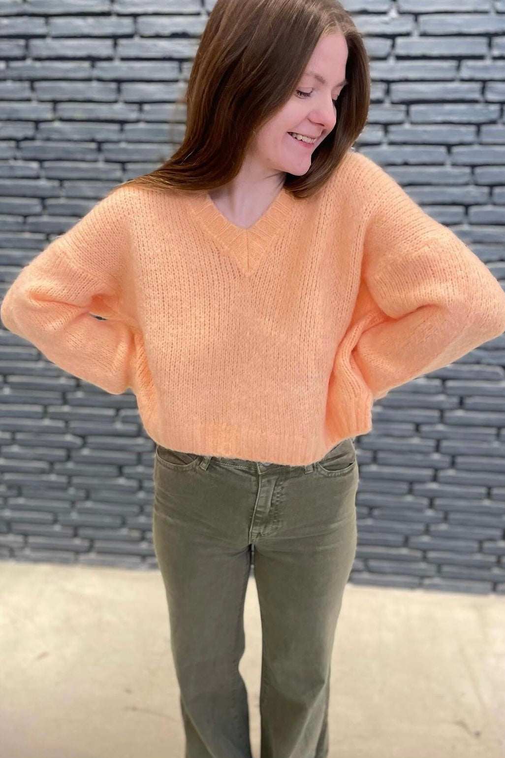 Reina V-Neck Jumper -Peach